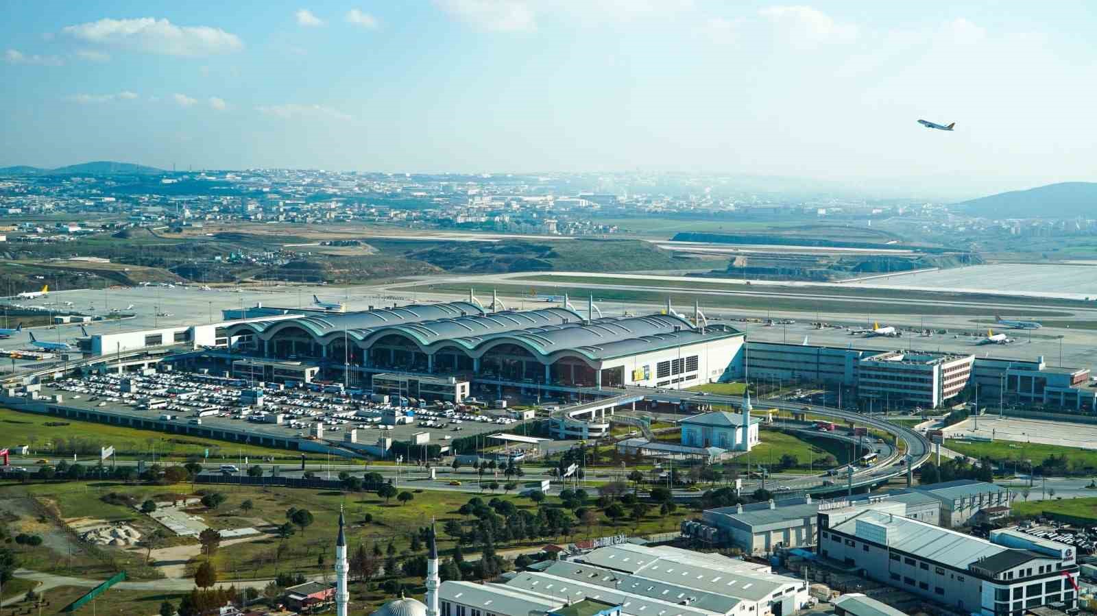 Sabiha Gökçen bayram tatili yoğunluğunu başarıyla yönetti