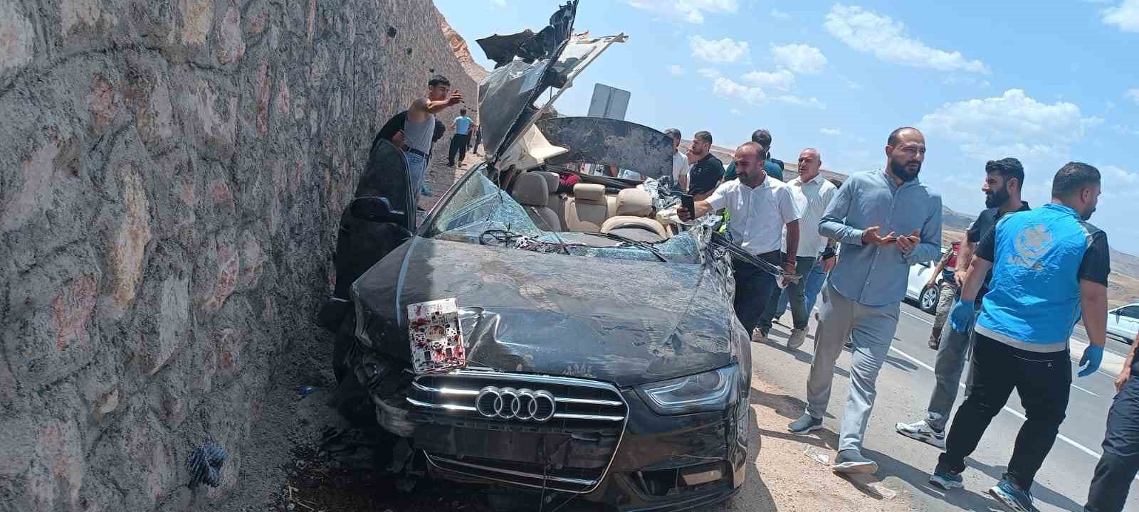Siirt’te kamyon ile otomobil çarpıştı: 1 ölü, 4 yaralı 