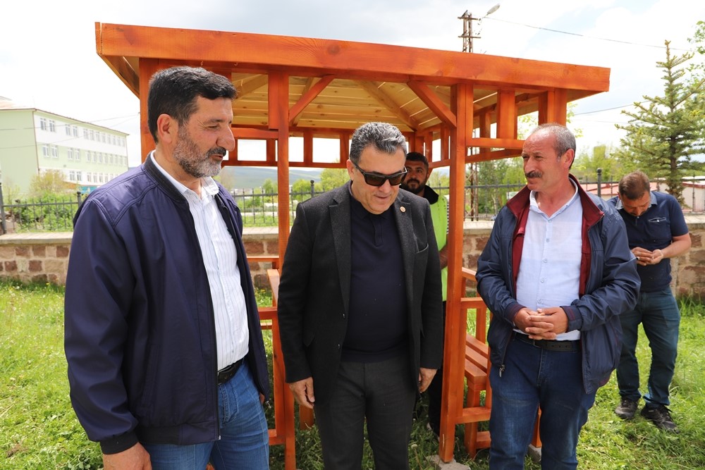 Camiye Belediye tarafından kamelya kondu 