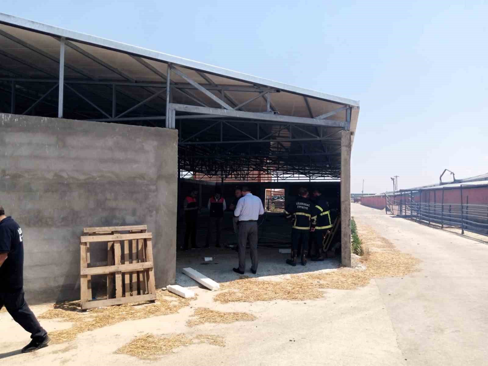Kırklareli’nde bir hayvan çiftliğinin yem deposunda çıkan yangın söndürüldü 