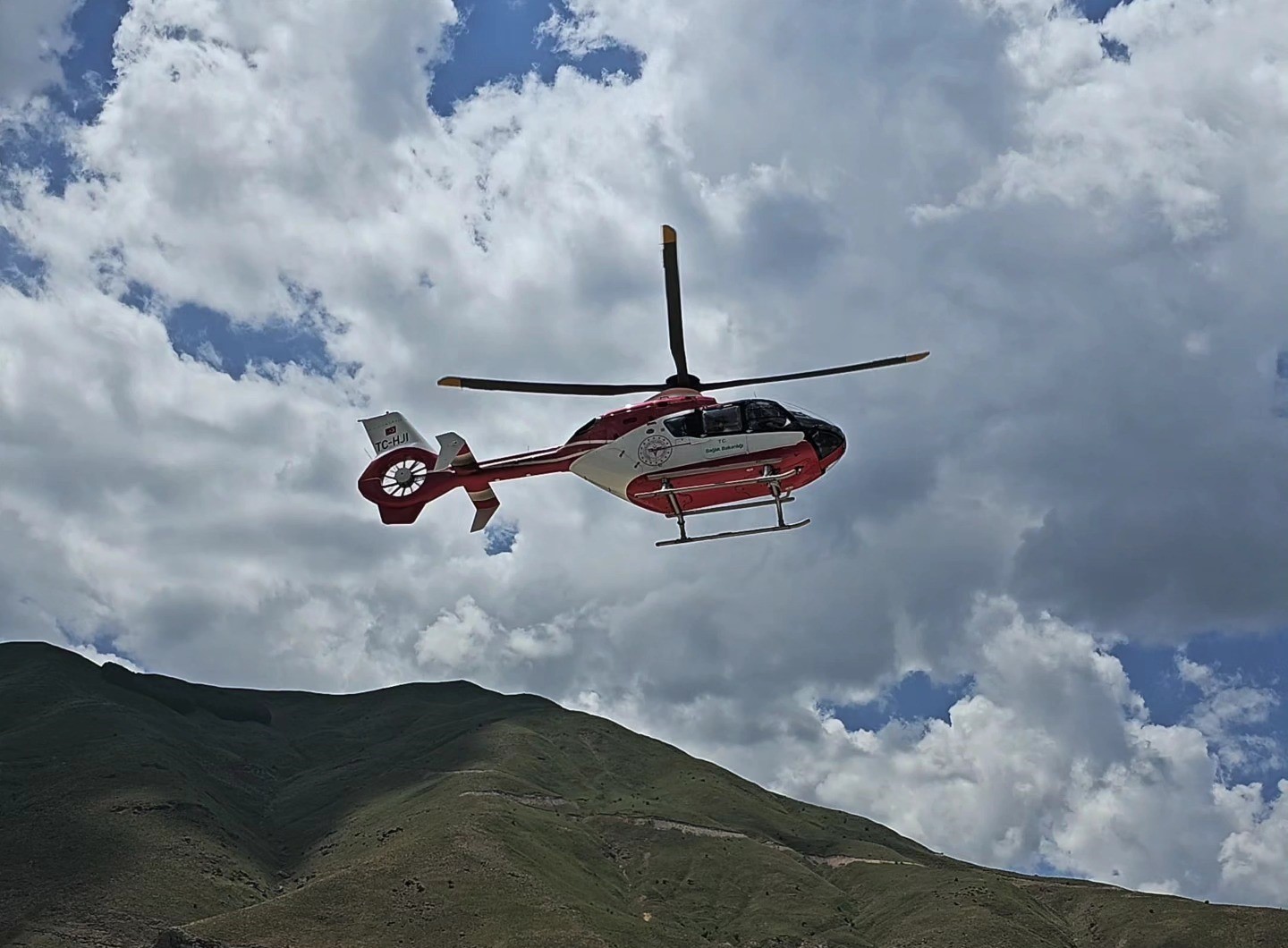 54 yaşındaki hasta için helikopter ambulans havalandı 