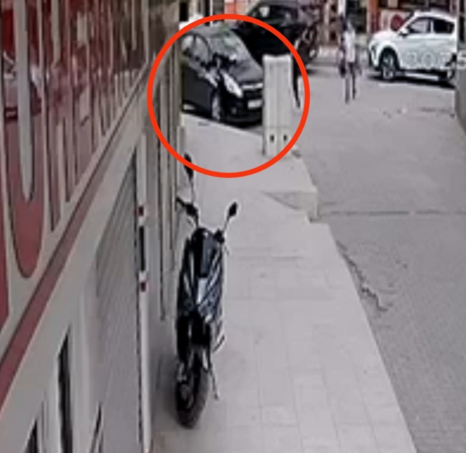 Siirt’te 6 yaşındaki çocuk 5’inci kattan arabanın üstüne böyle düştü 