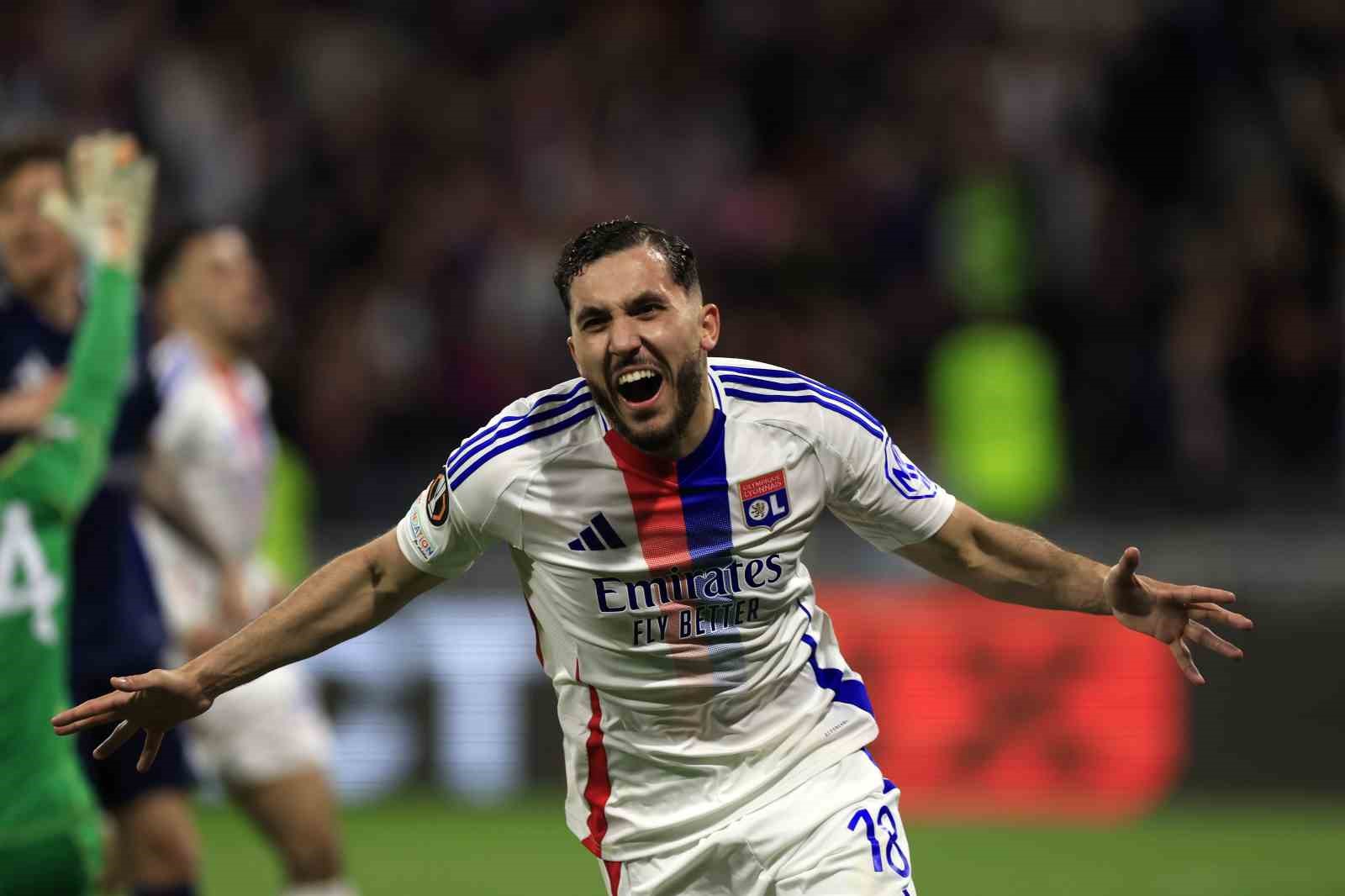 Rayan Cherki, Manchester City’ye imza attı