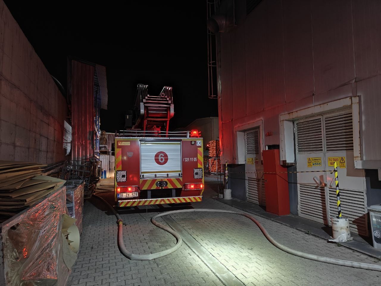 Kayseri’de ahşap fabrikasında korkutan yangın 