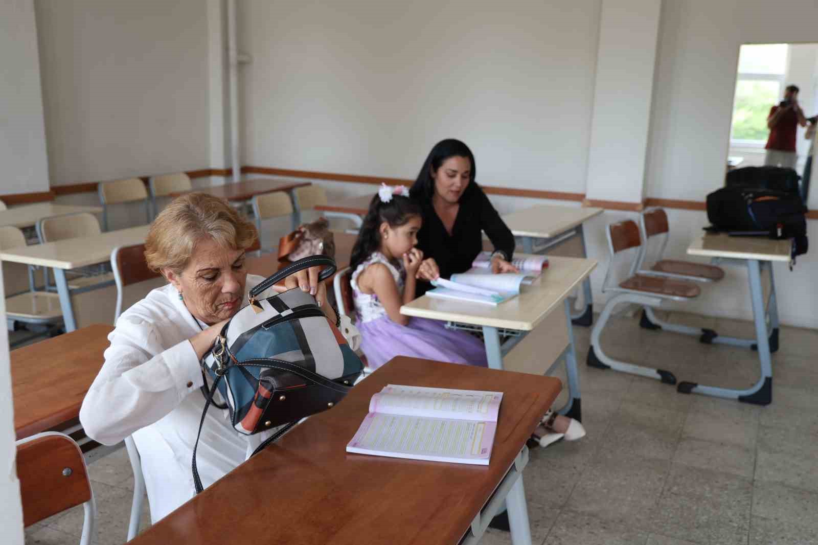 Kübalı gelin, annesi ve kızıyla Türkçe öğrenmeye başladı 