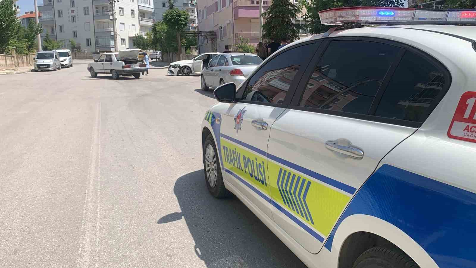 Karaman’da otomobiller çarpıştı: 4 yaşındaki çocuk yaralandı 