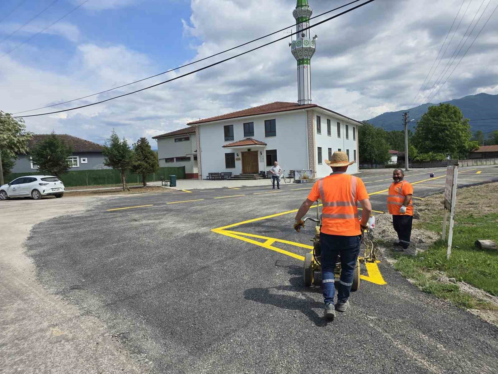 Cami çevresi düzenlendi 