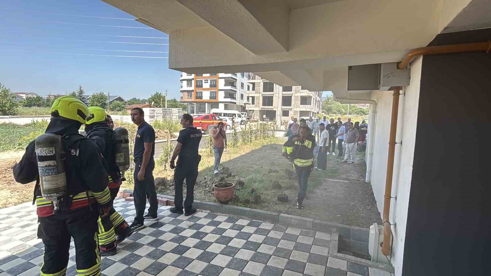 Mutfakta çıkan yangına komşu müdahalesi 