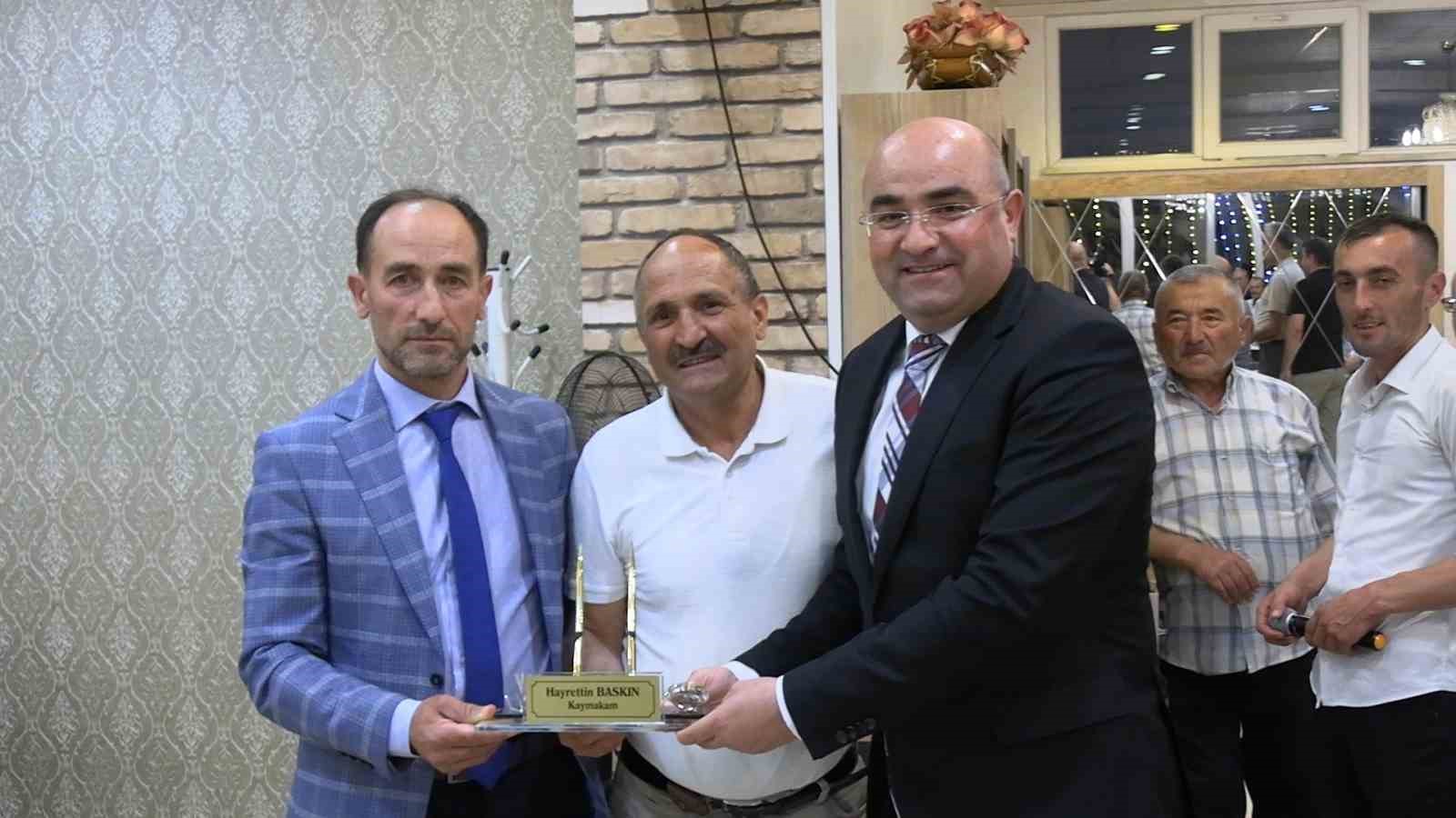 Tavşanlı muhtarlarından Kaymakam Baskın’a duygusal veda 