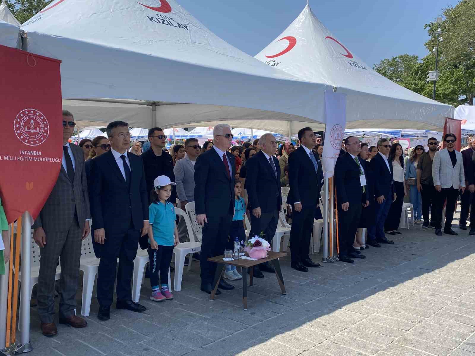 Beyazıt Meydanı’nda Okul Öncesi Eğitim Şenliği düzenlendi, çocuklar doyasıya eğlendi 