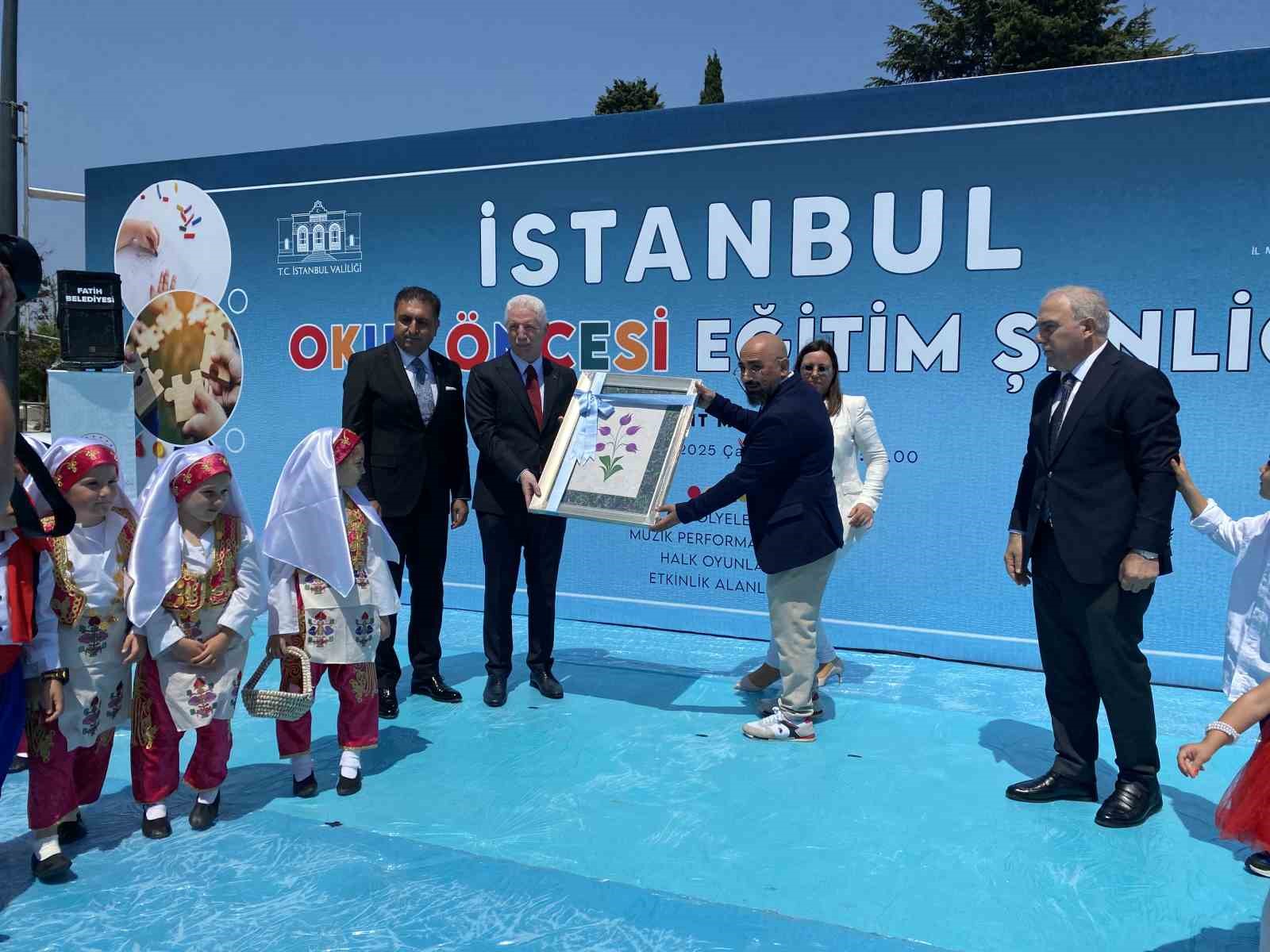 Beyazıt Meydanı’nda Okul Öncesi Eğitim Şenliği düzenlendi, çocuklar doyasıya eğlendi 