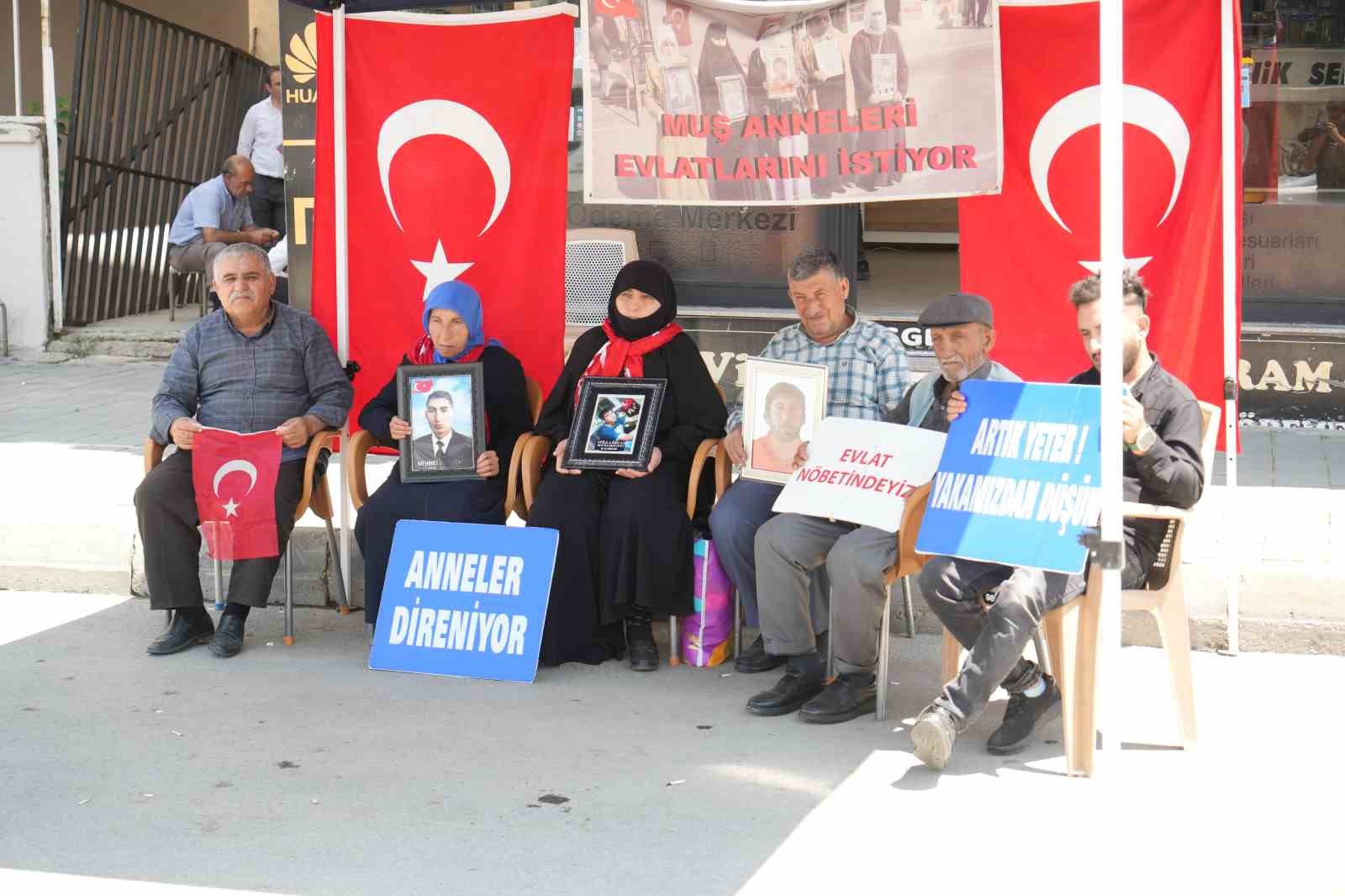 Muş’ta evlat nöbeti sürüyor: Aileler barış sürecinden umutlu 