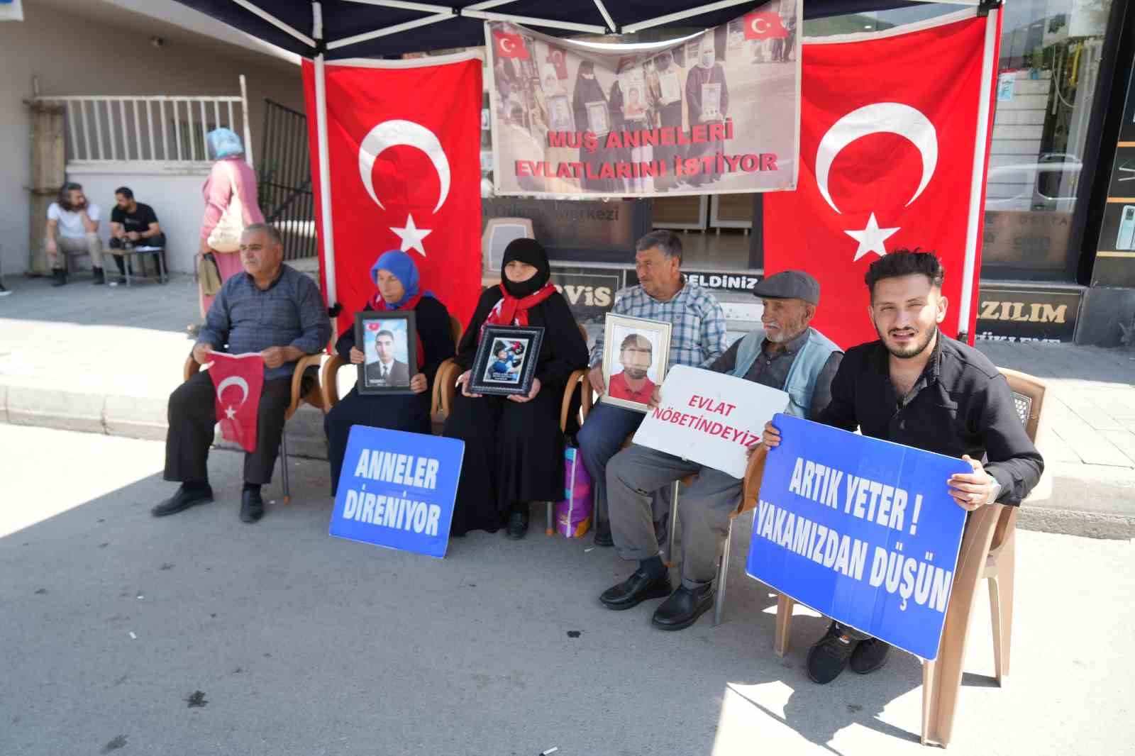 Muş’ta evlat nöbeti sürüyor: Aileler barış sürecinden umutlu 