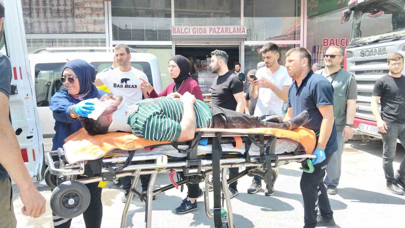 Bafra’da feci kaza: Forkliftin bıçağına çarpan motosiklet sürücüsü ağır yaralandı 