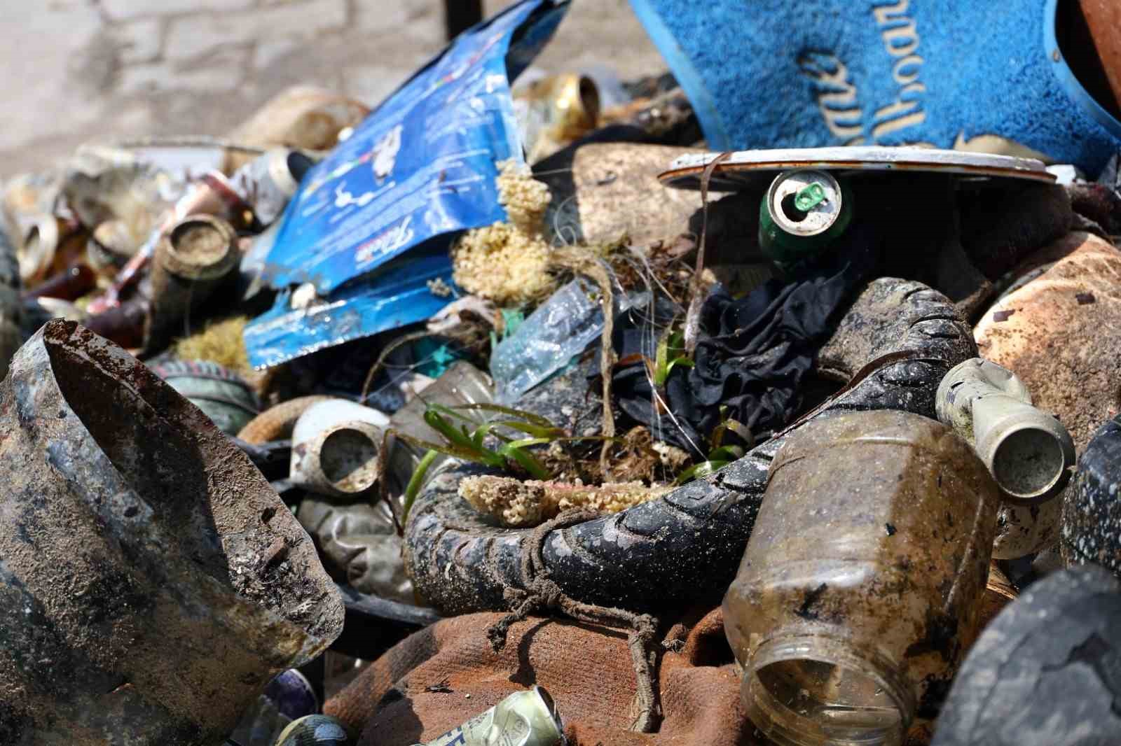 Bodrum Akyarlar’da deniz dibi temizliği 