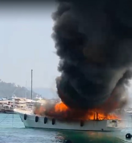 Göcek’te tekne alev alev yandı 