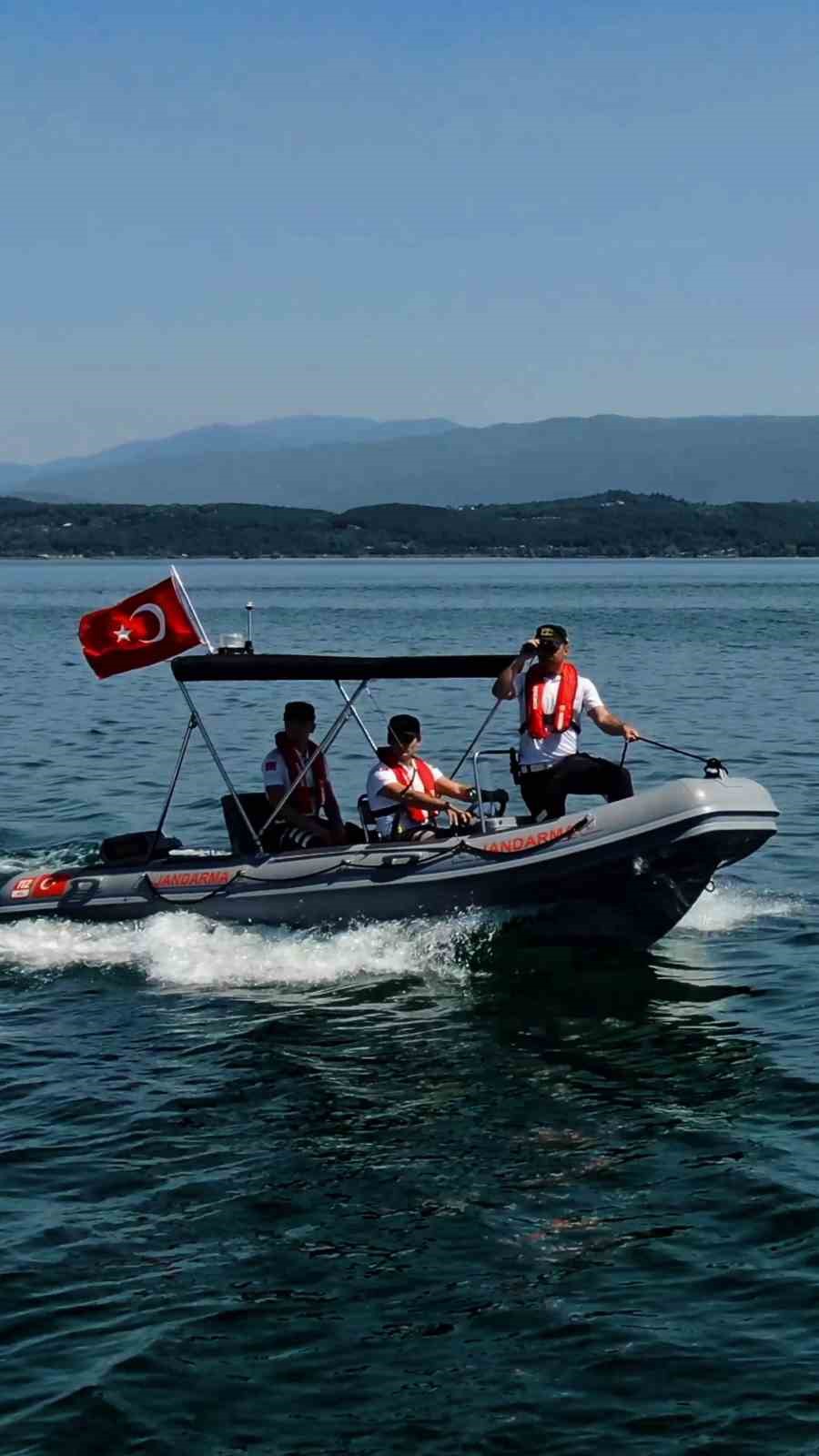 Vatan için Sapanca Gölü’nden ses verdiler 