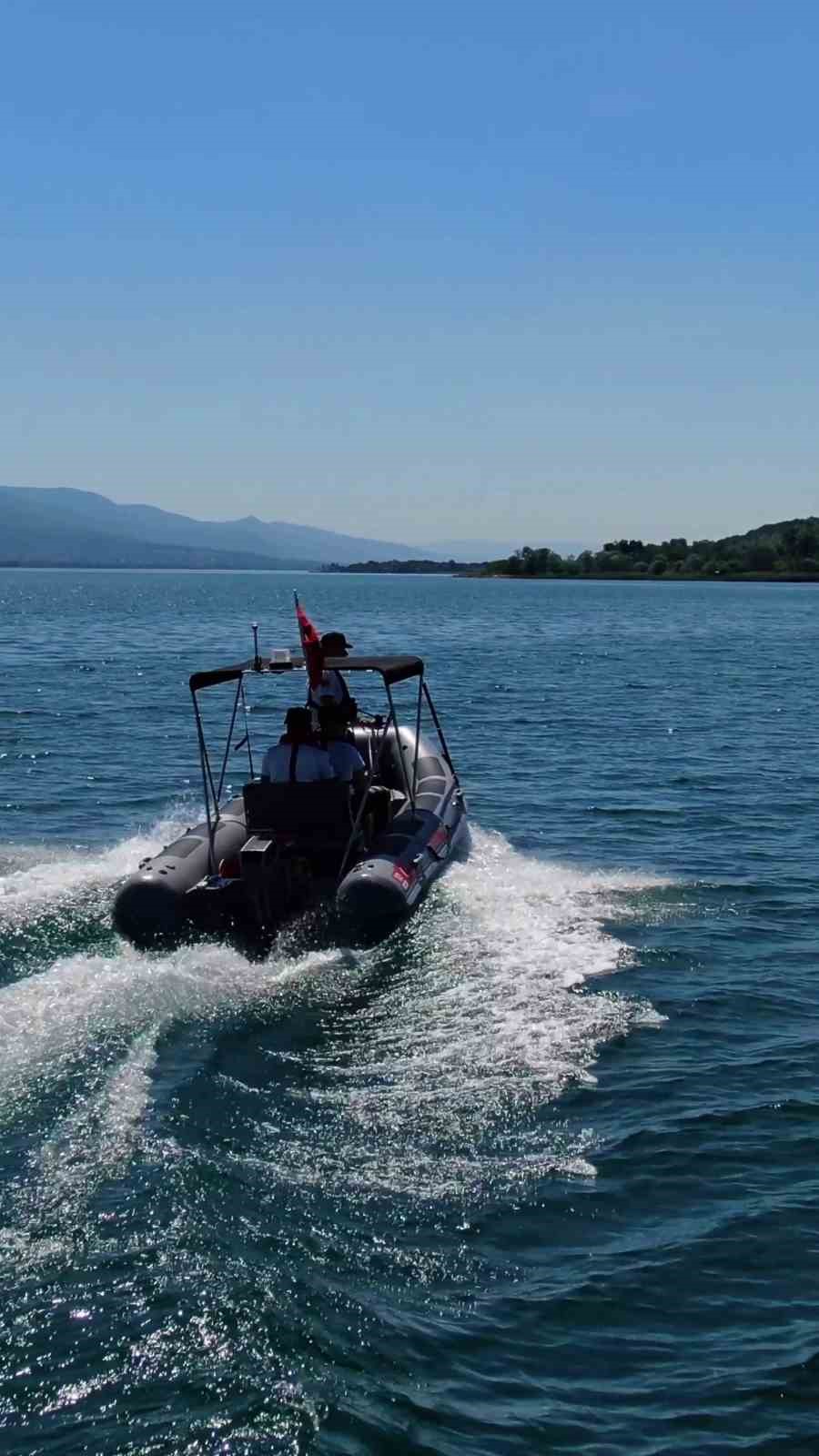 Vatan için Sapanca Gölü’nden ses verdiler 