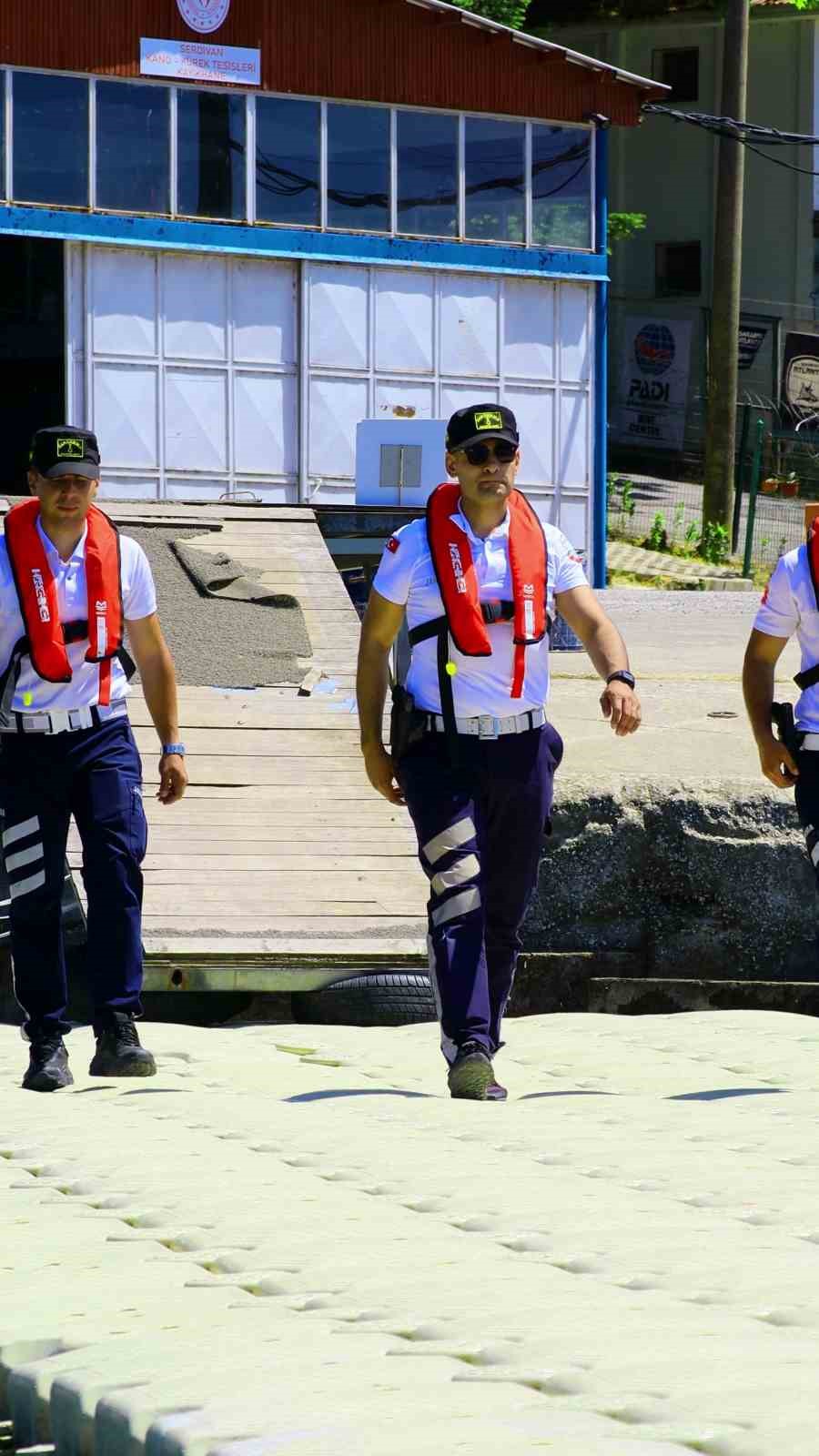 Vatan için Sapanca Gölü’nden ses verdiler 