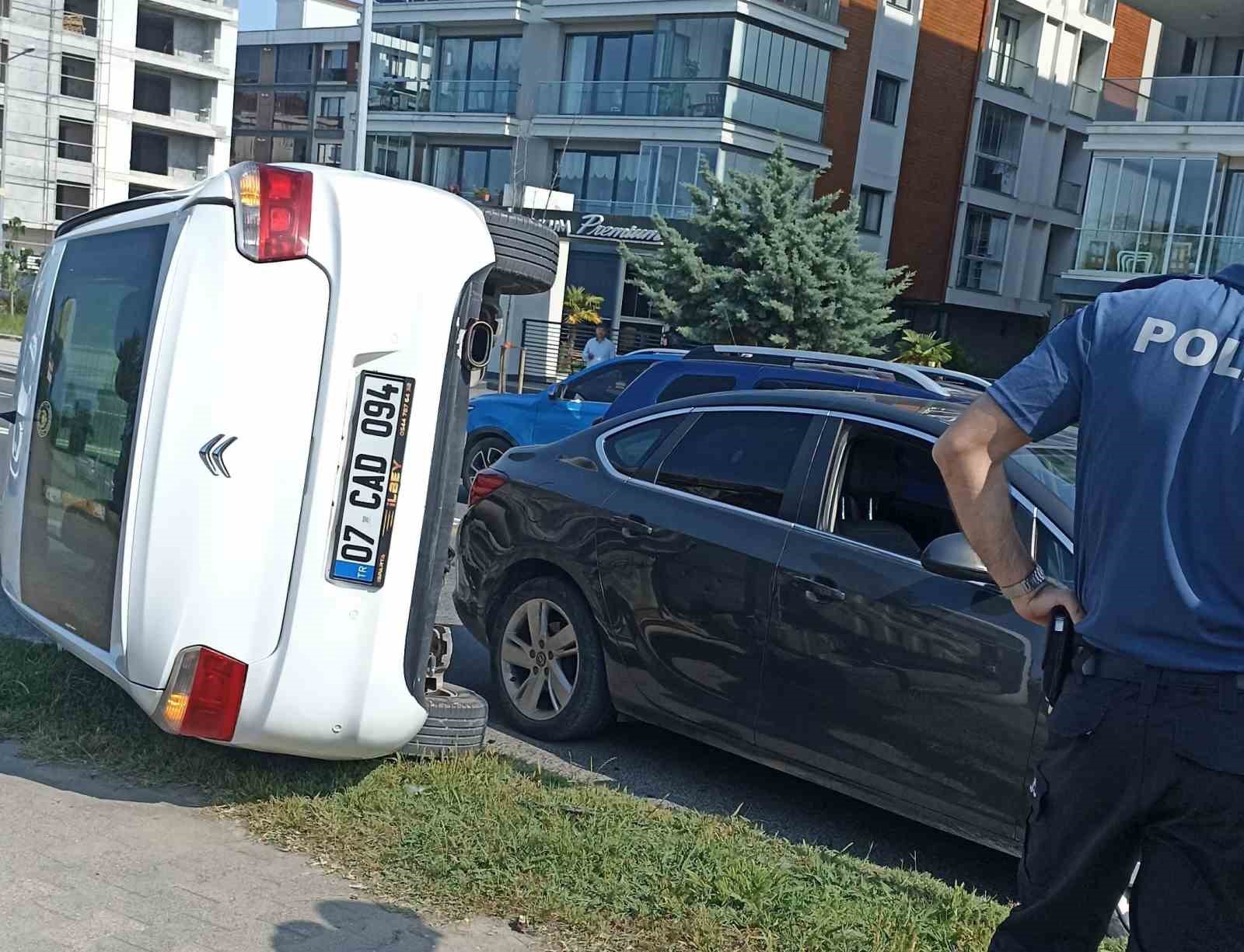 Ordu’da 2 otomobil çarpıştı, birisi takla attı 