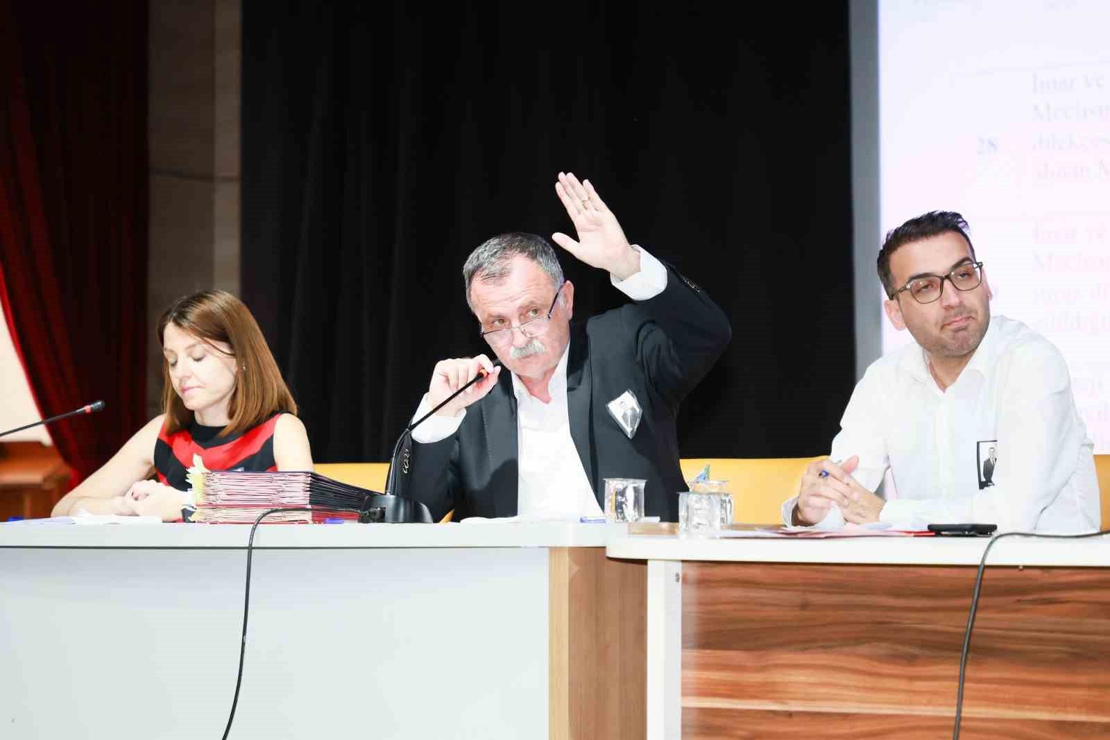 Yunusemre Millet Çarşısına Ferdi Zeyrek ismi verildi 