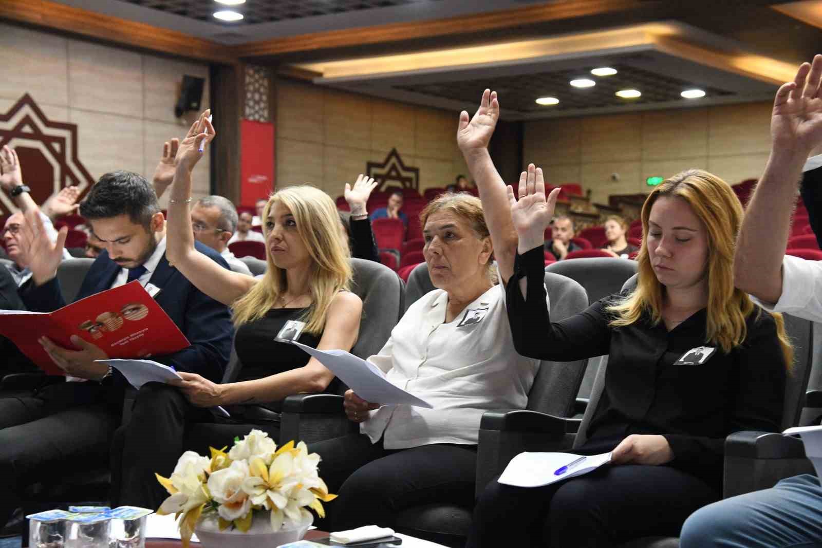 Yunusemre Millet Çarşısına Ferdi Zeyrek ismi verildi 