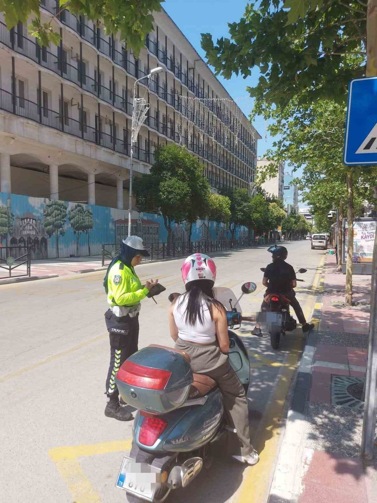Manisa’da motosikletlilere ceza yağdı 