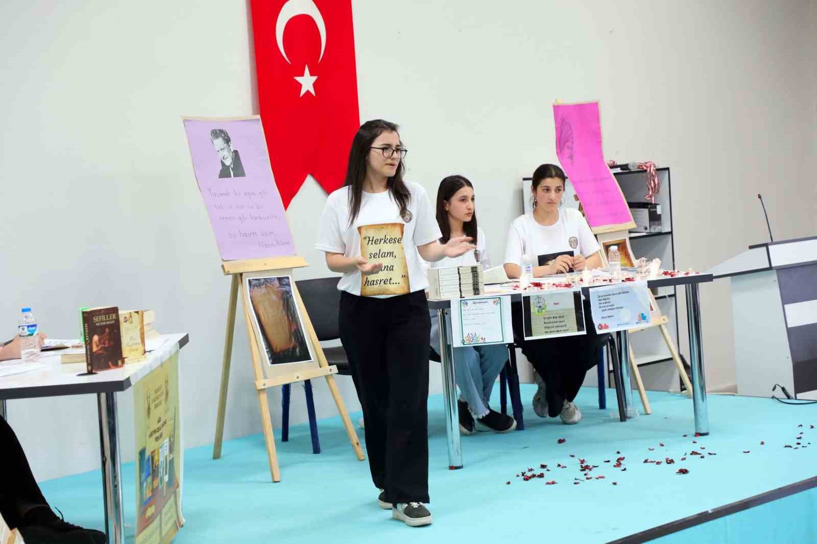 Ağrı’da ortaokul ve lise öğrencileri münazara finalinde kıyasıya yarıştı 