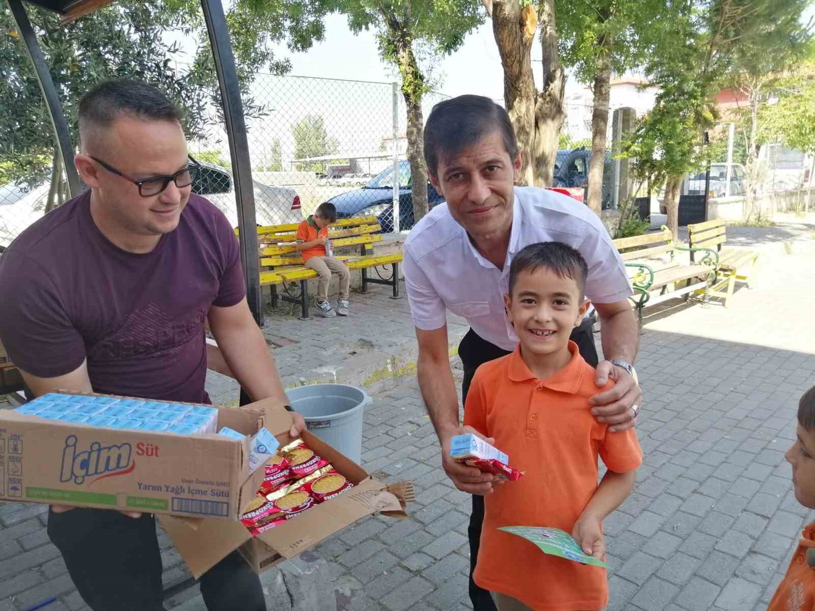 Dünya Süt Gününde öğrencilere süt dağıtıldı