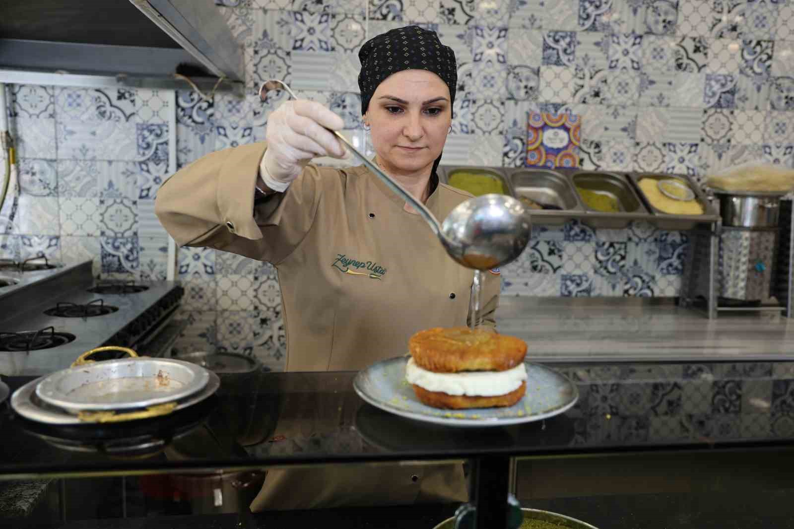 Adana sıcakları dondurmalı tatlılara rağbeti arttırdı 