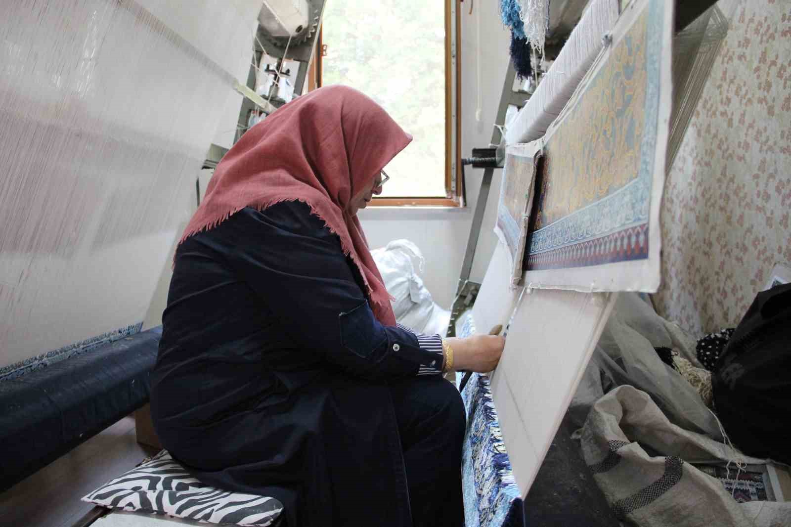 Çorumlu kadınlar ipeği sanata dönüştürüyor, aile bütçesine katkı sağlıyor 