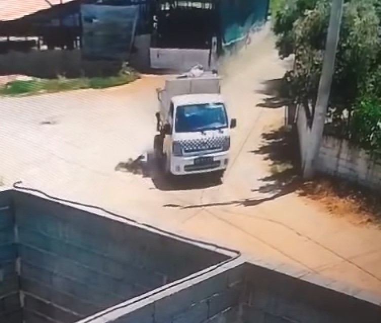 Aydın’da çöp toplama aracından düşen işçi ağır yaralandı 