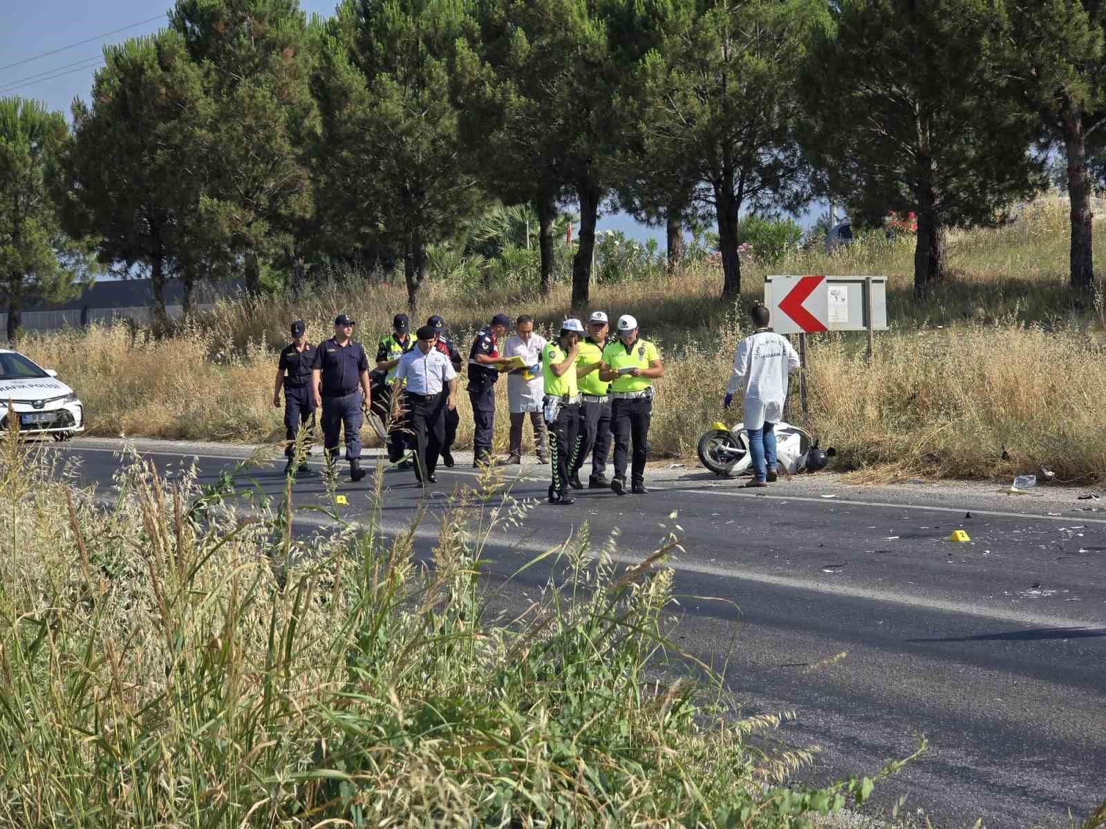 İzmir’de kamyonet iki motosikletliye çarptı: 1 ölü 