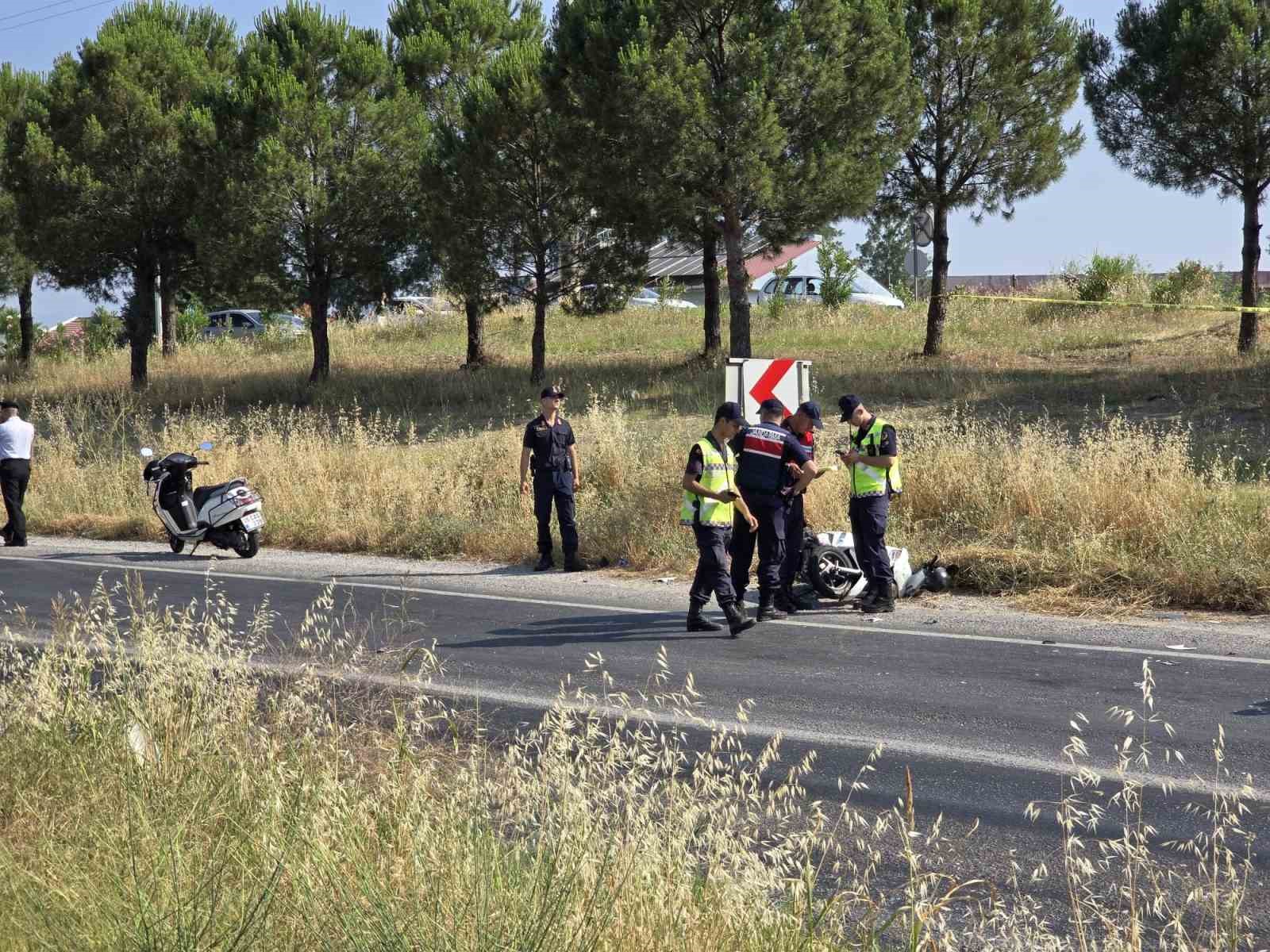 İzmir’de kamyonet iki motosikletliye çarptı: 1 ölü 
