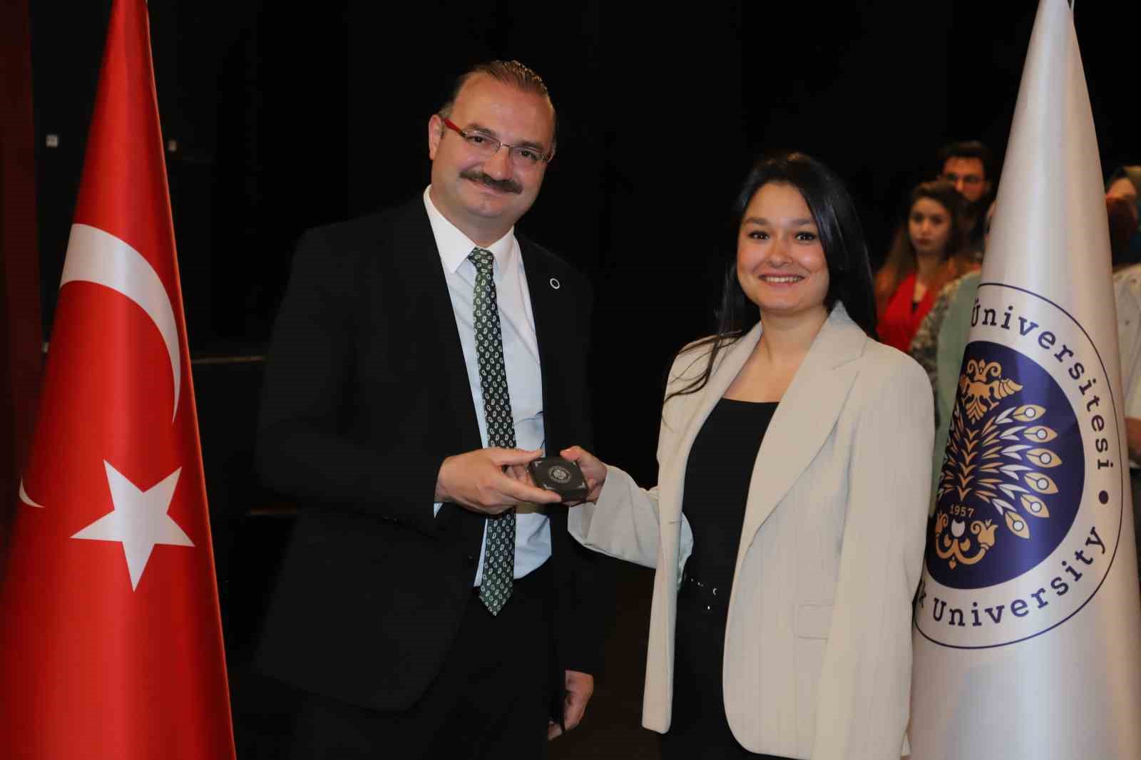 Atatürk Üniversitesi, bilimsel teşvik töreni ile akademisyenlerini ödüllendirmeye devam ediyor 