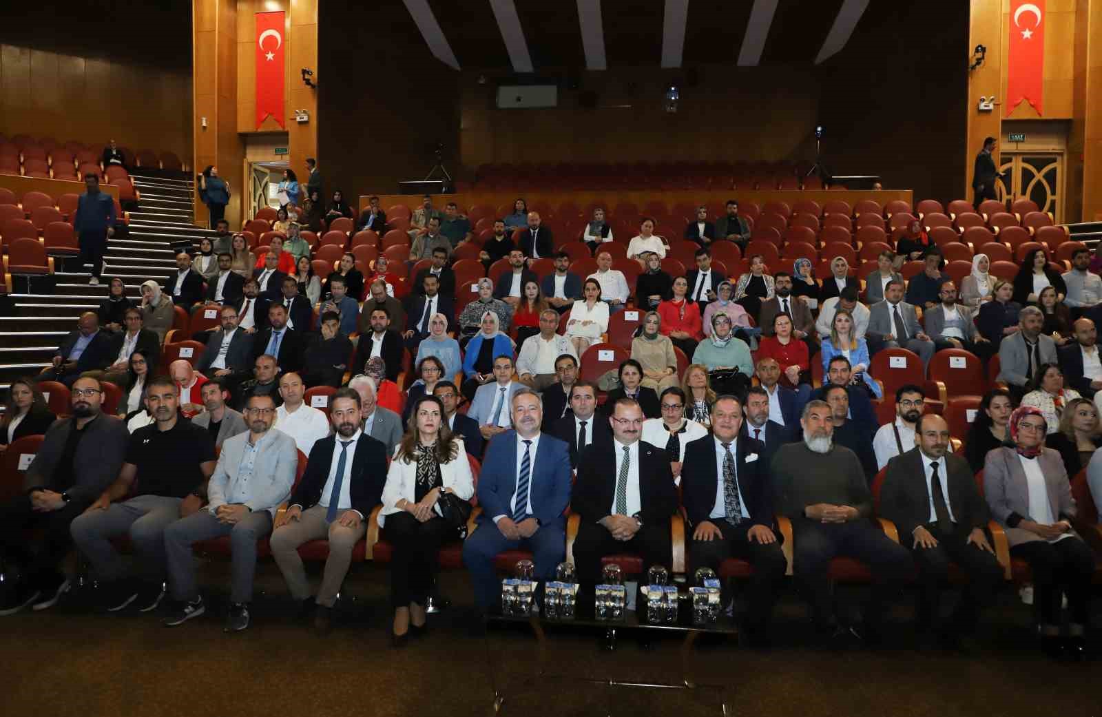 Atatürk Üniversitesi, bilimsel teşvik töreni ile akademisyenlerini ödüllendirmeye devam ediyor 