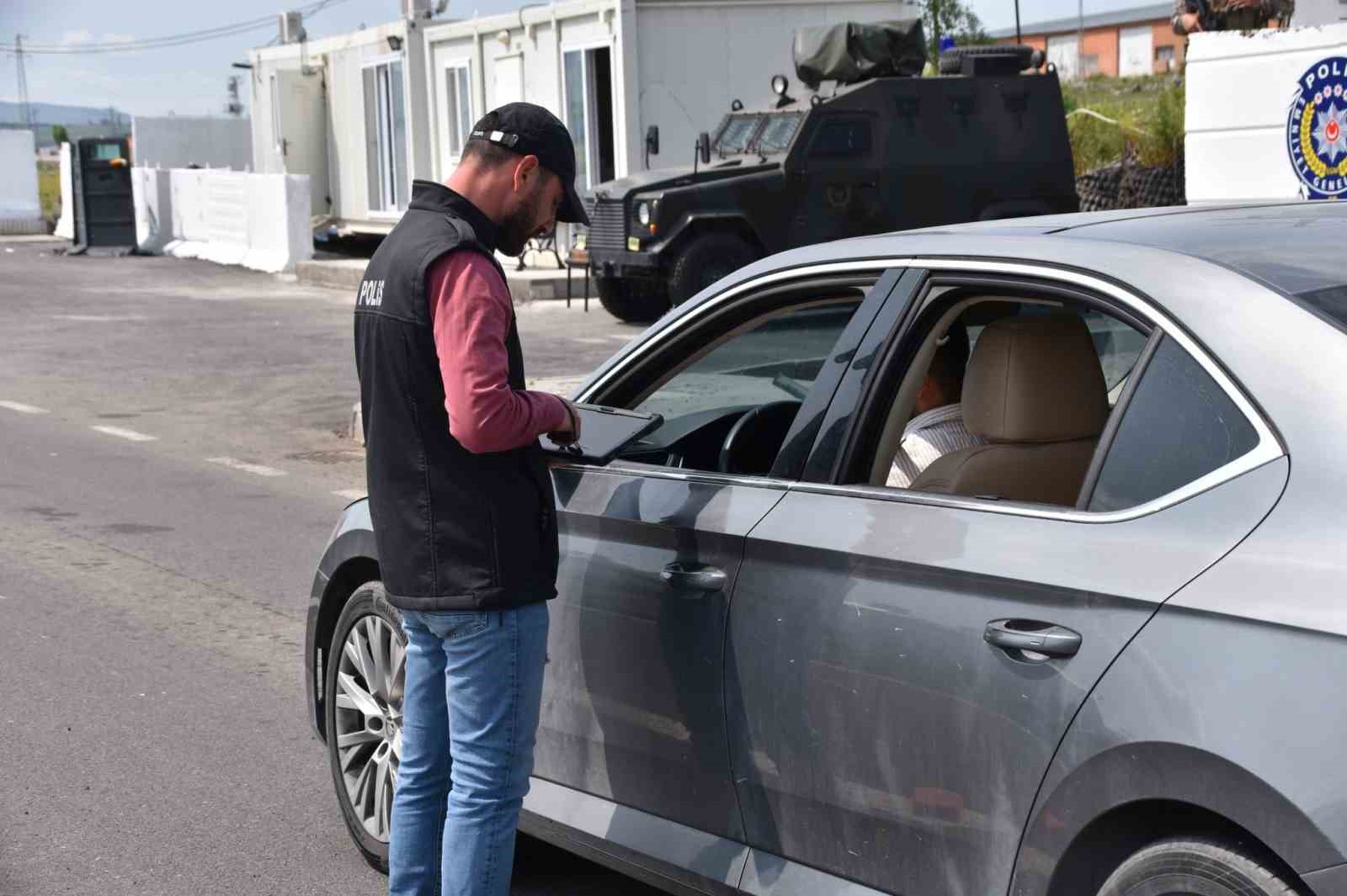 Kars’ta polis adeta göz açtırmıyor 