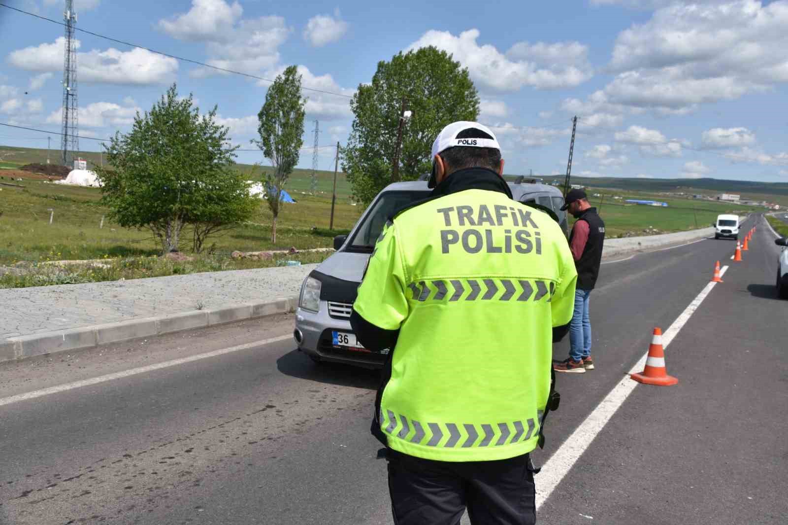 Kars’ta polis adeta göz açtırmıyor 