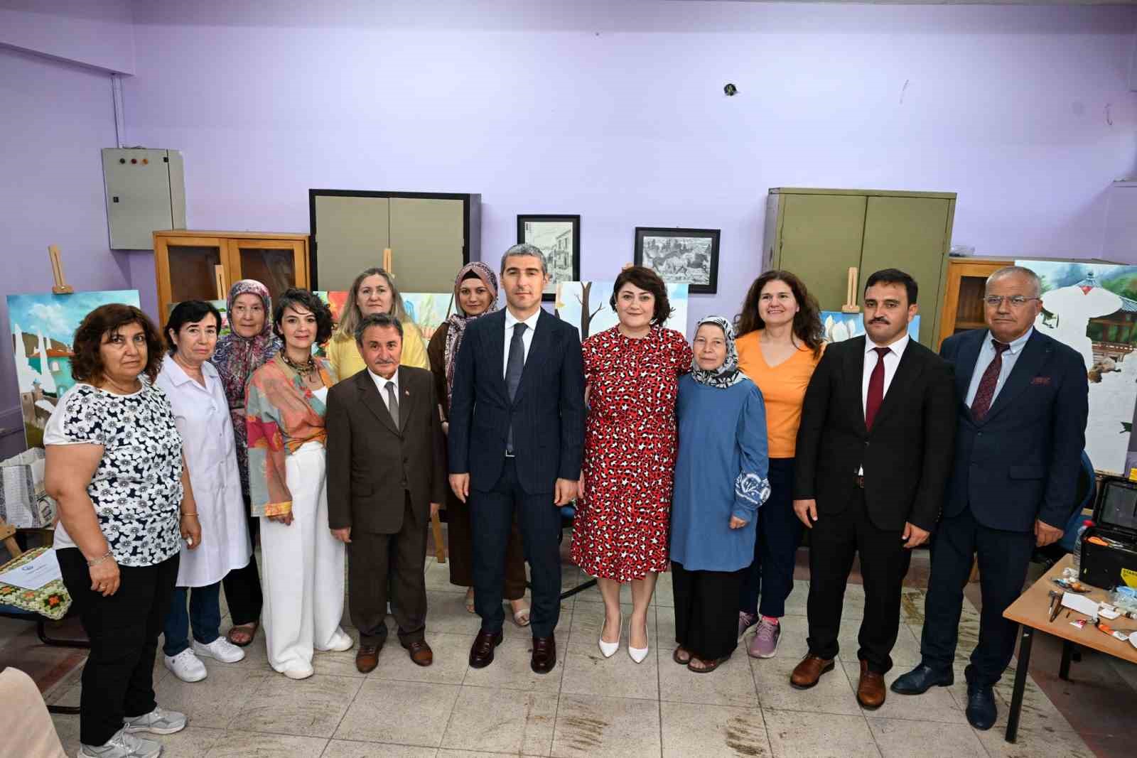 Vali Aktaş resim sergisini ziyaret etti 