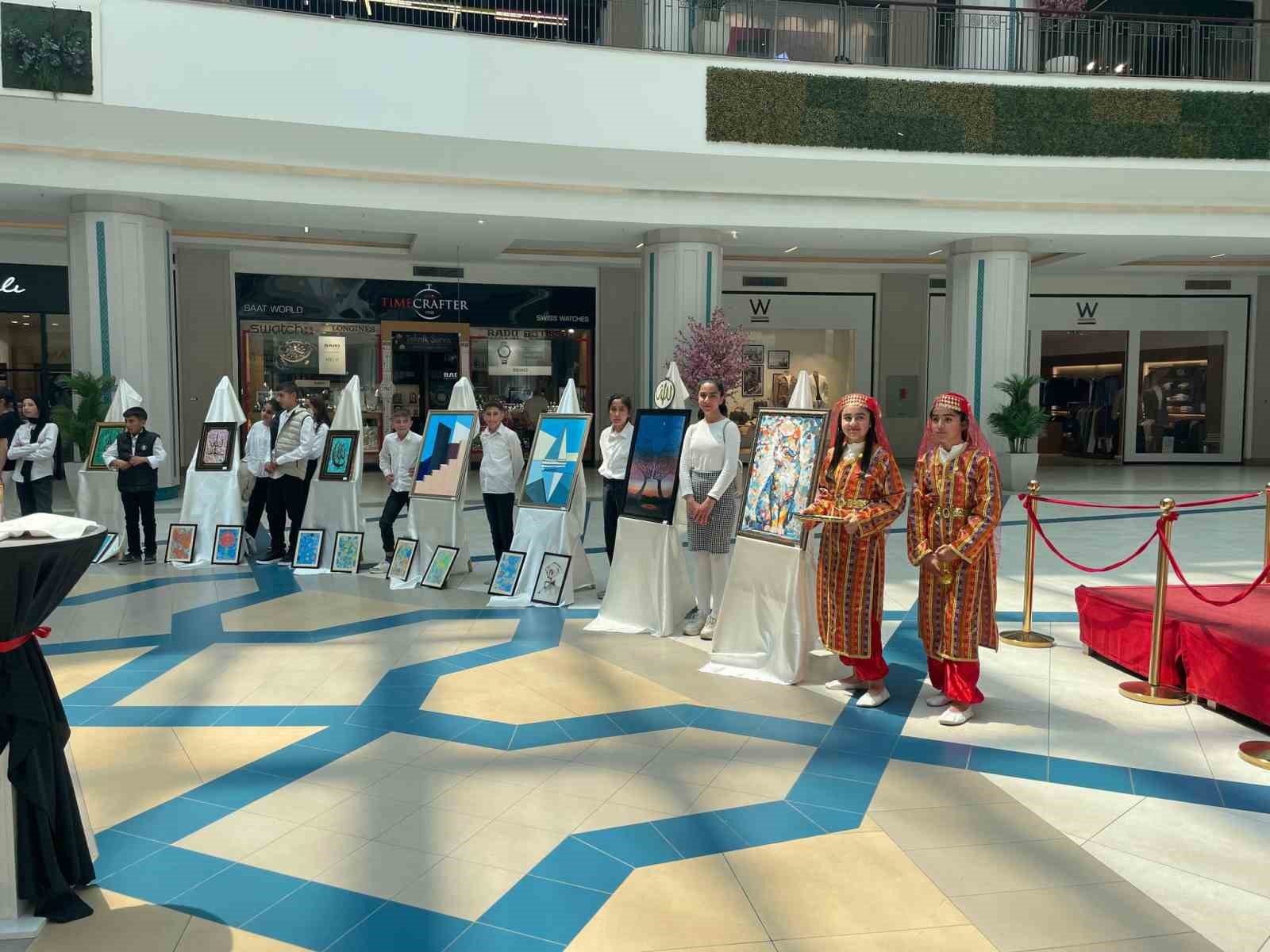 Öğrencilerin göznuru emekleri görücüye çıktı 