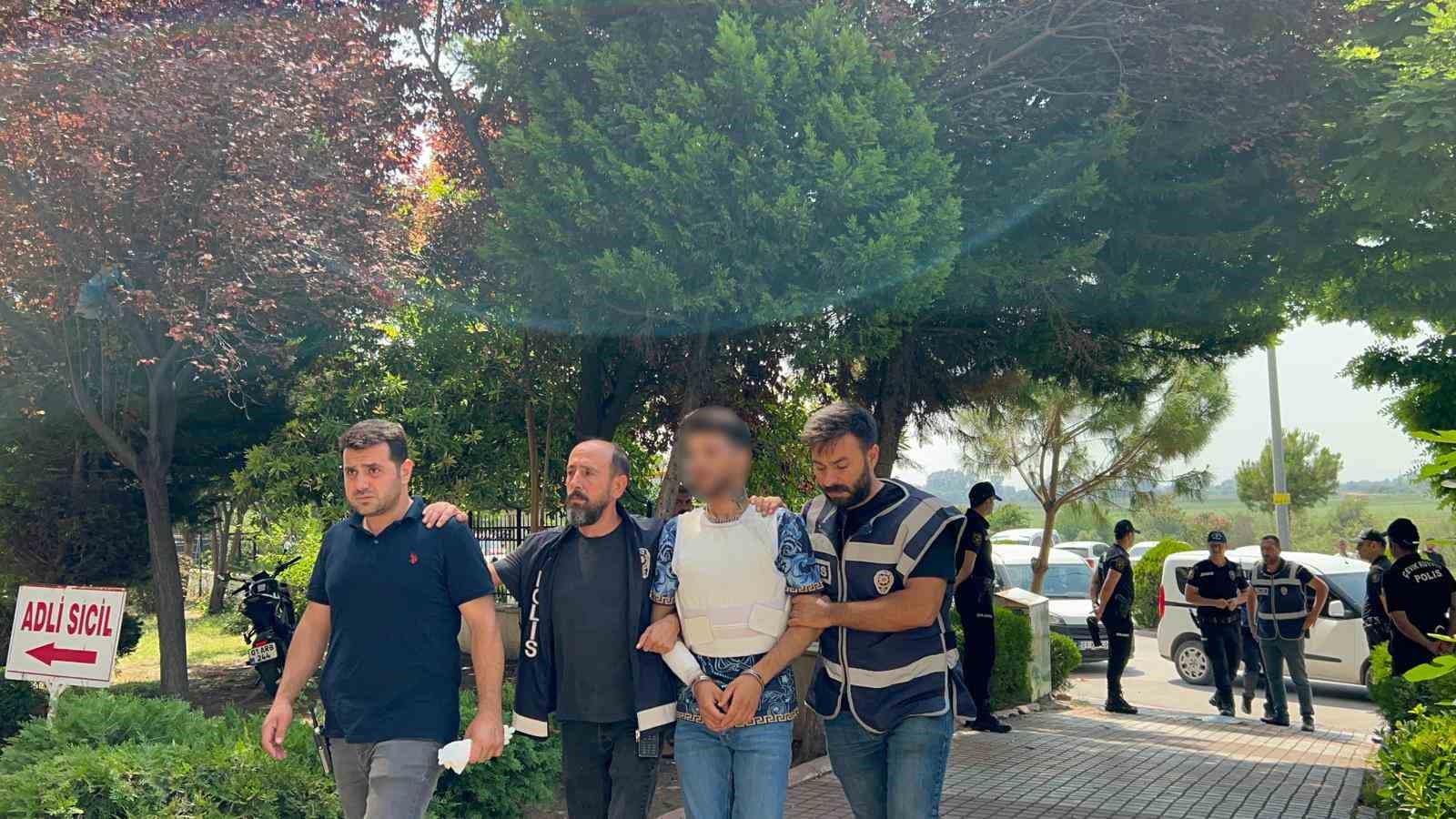 Maske takıp sokakta cinayet işleyen şüpheliler yakalandı 