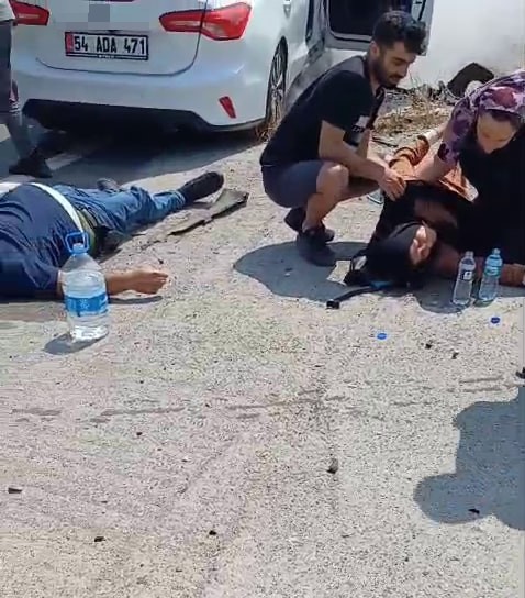 Kontrolden çıkan otomobil refüje çarpınca alev aldı: 2 yaralı 