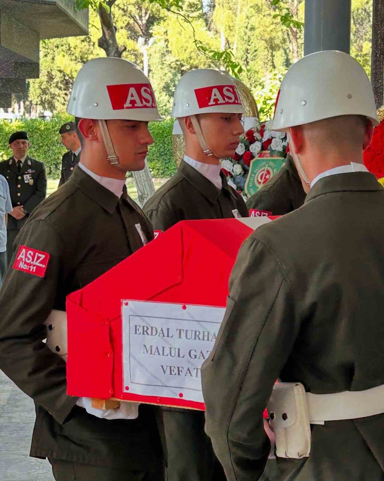 Denizli gazisine askeri törenle veda etti 
