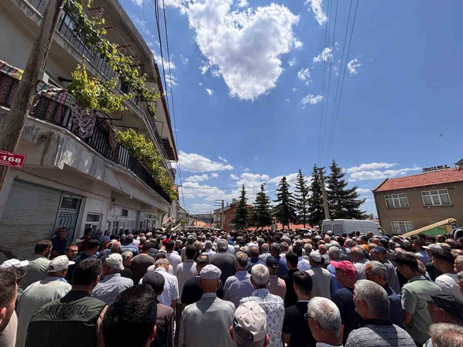 Kayıp kurbanlığını ararken canından olan genç toprağa verildi 
