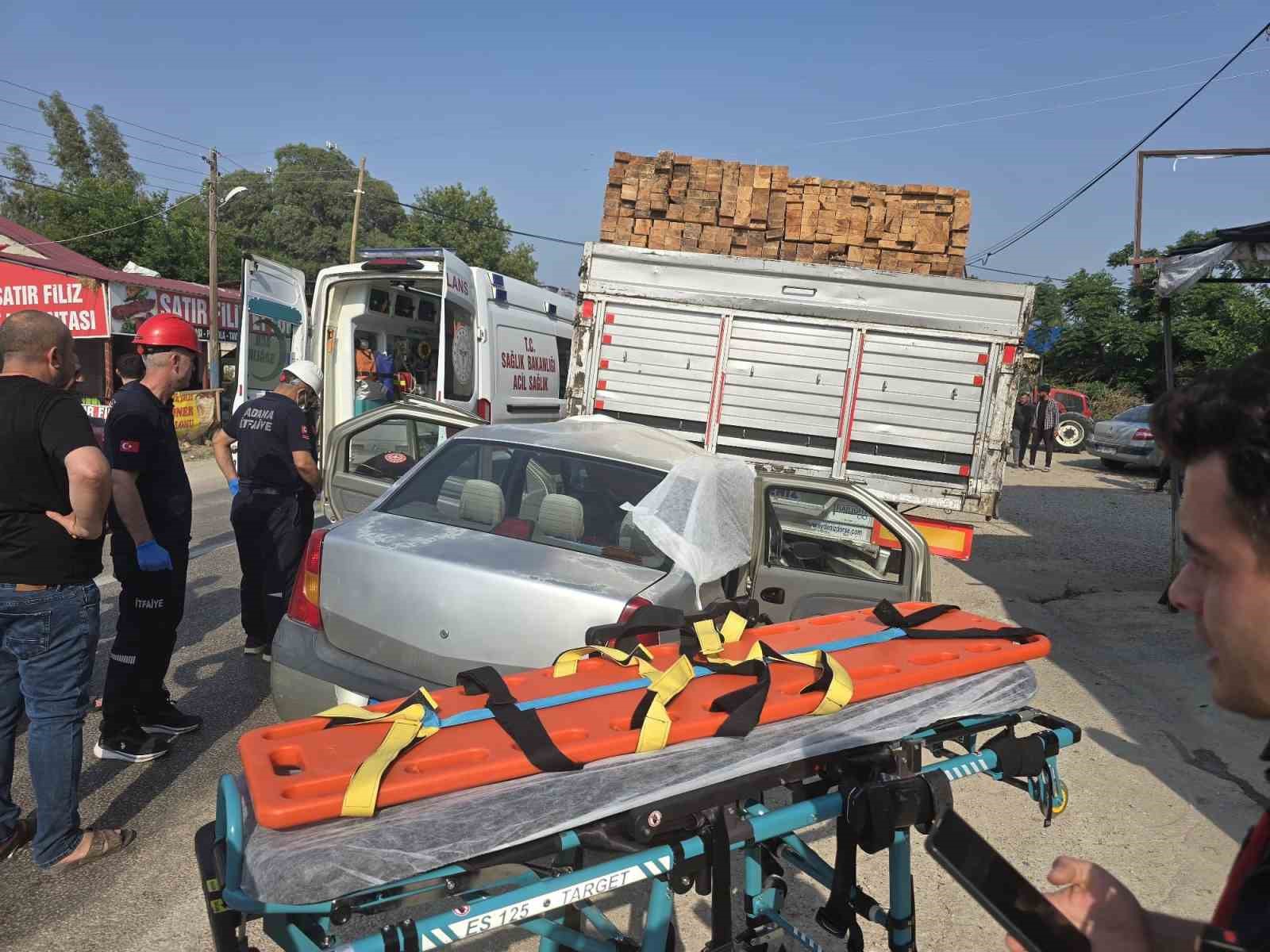 Otomobil kamyona çarptı, sürücü hayatını kaybetti 