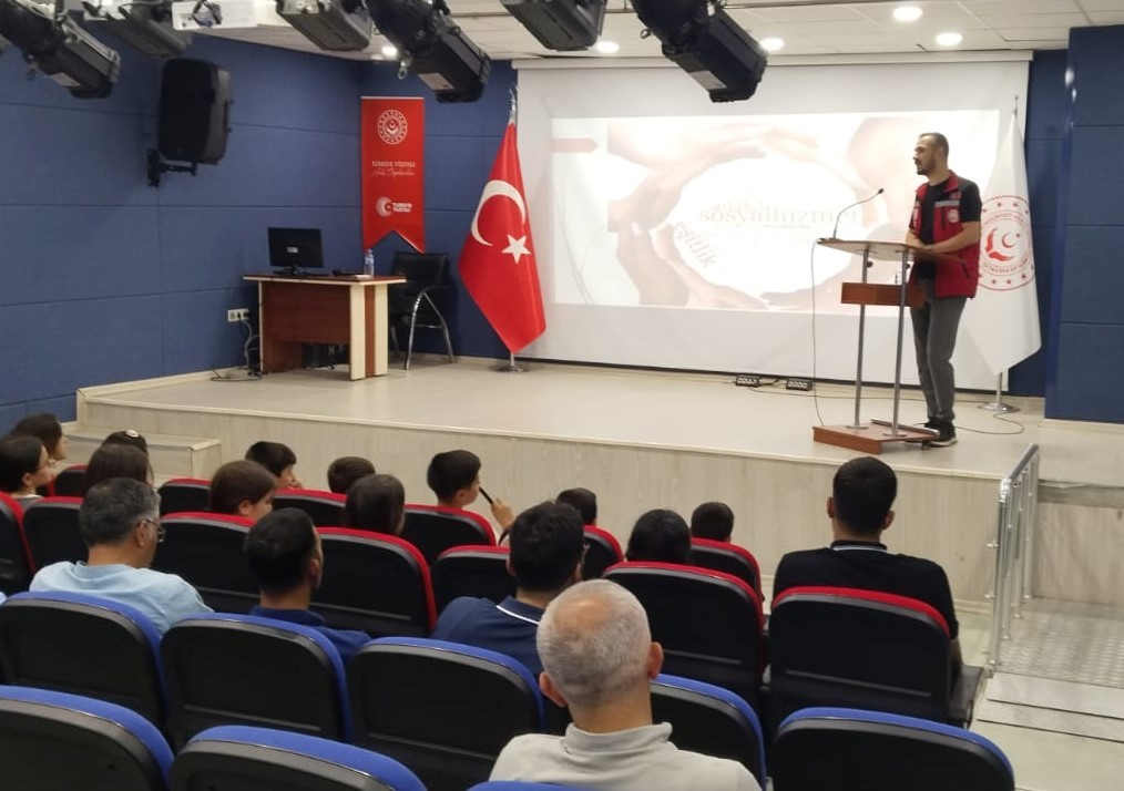 Öğrencilere aile ve sosyal hizmetler konferansı 