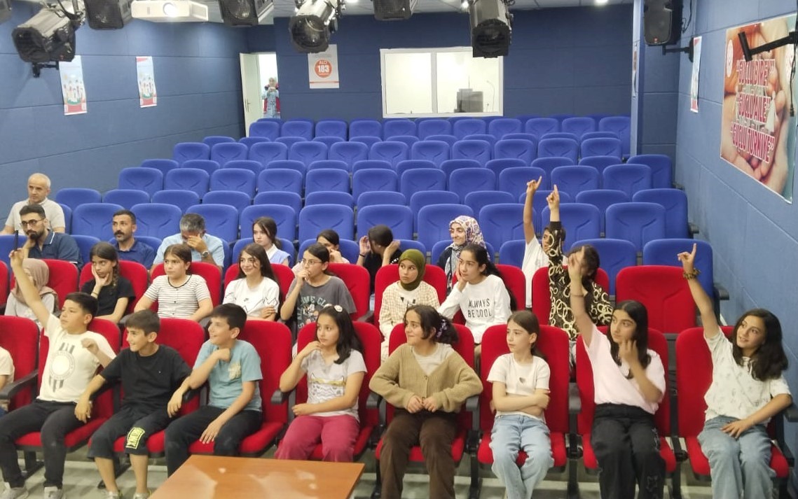Öğrencilere aile ve sosyal hizmetler konferansı 