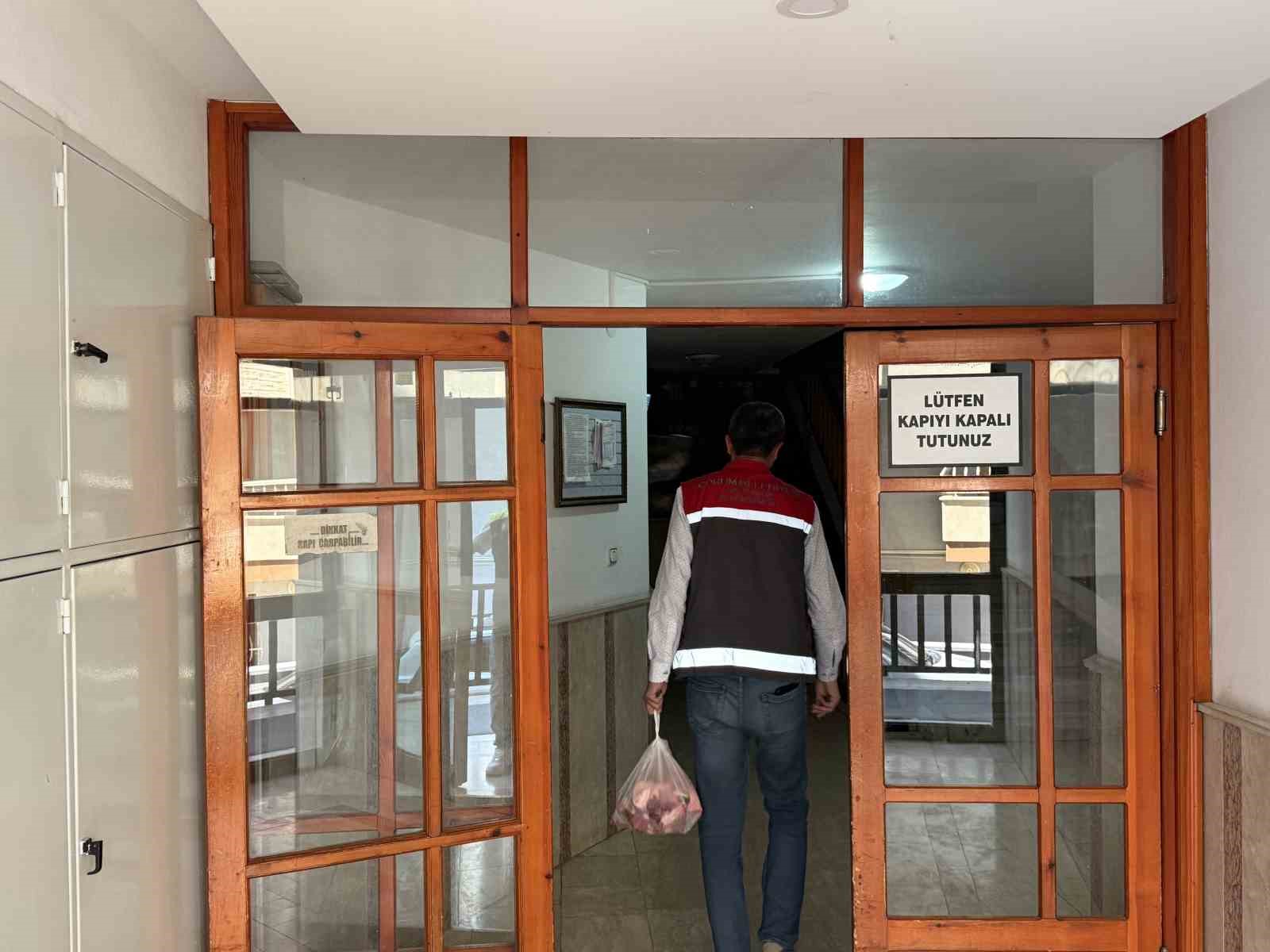 Çorum Belediyesi kurban etlerini ihtiyaç sahiplerine ulaştırdı 