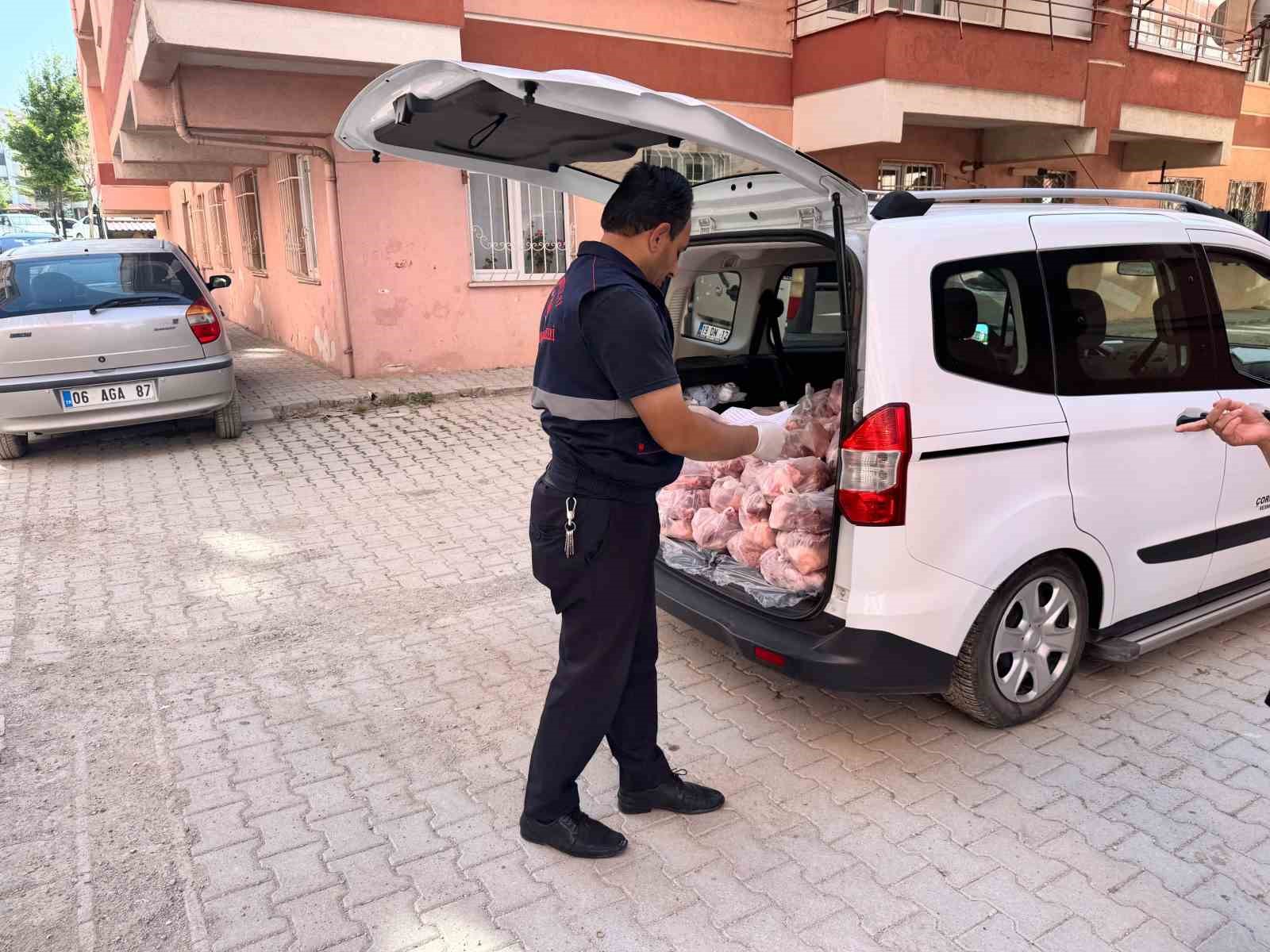 Çorum Belediyesi kurban etlerini ihtiyaç sahiplerine ulaştırdı 