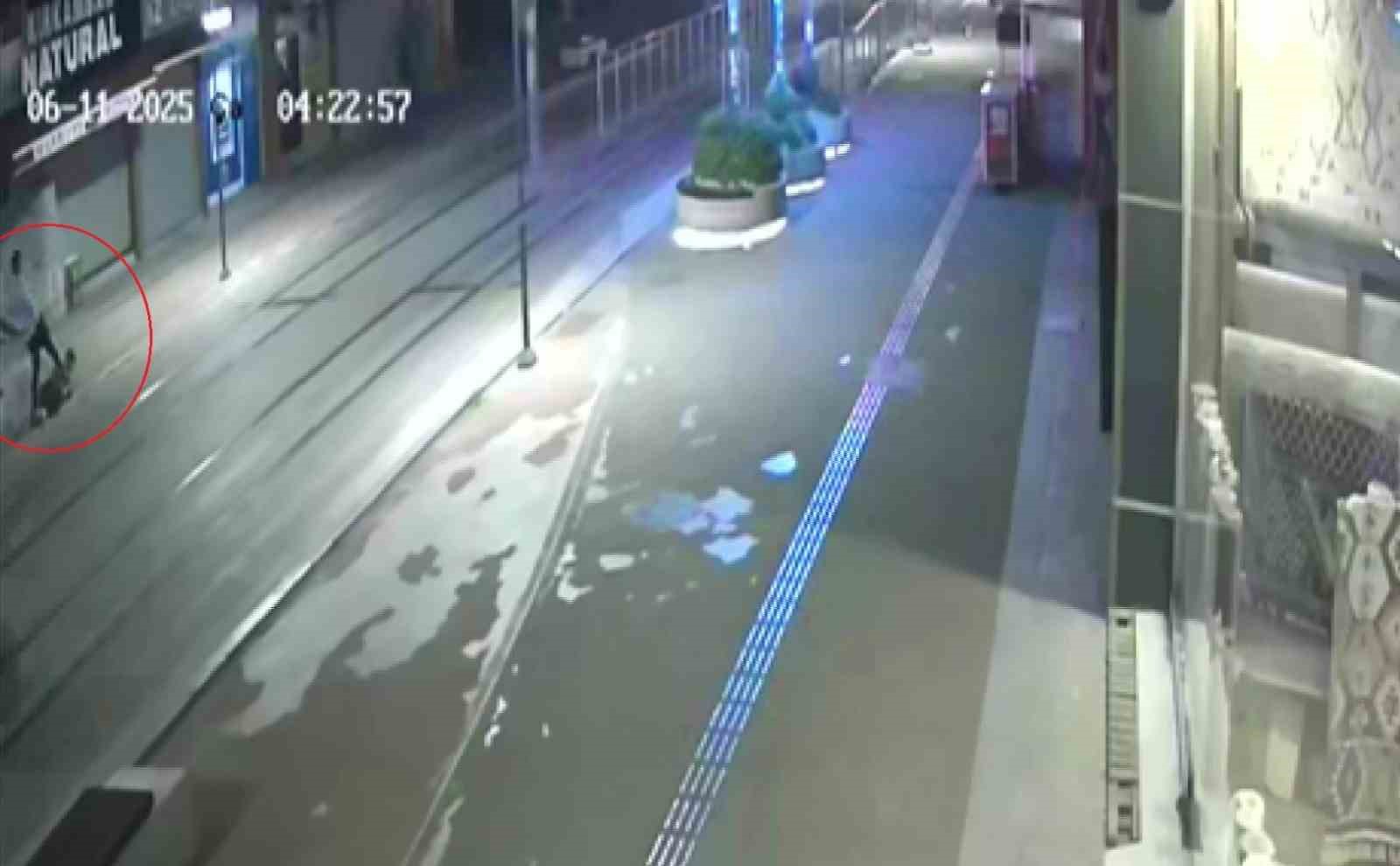 Bankta oturan genci önce darp ardından gasbeden şüpheli tutuklandı 